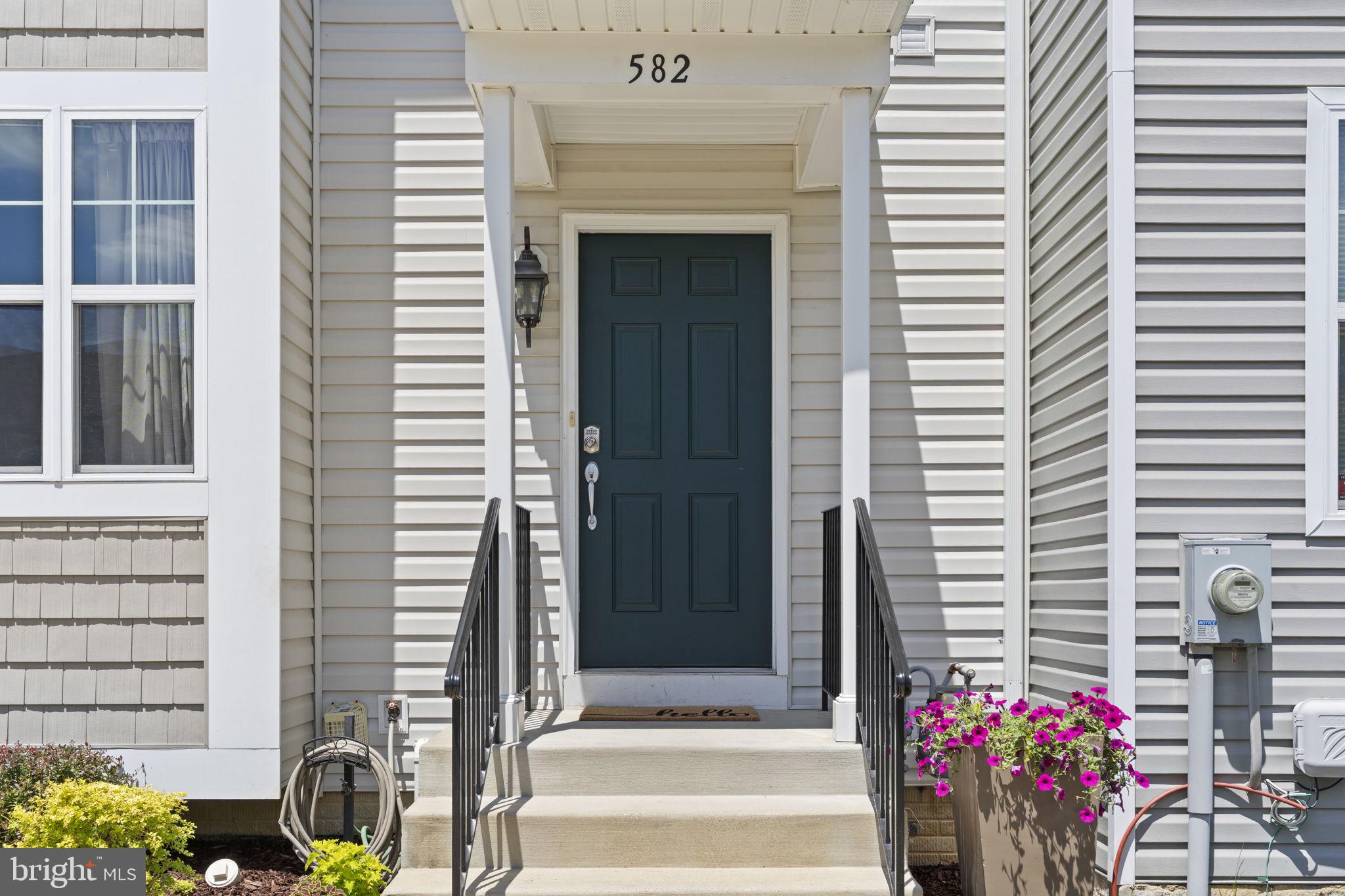 582 ENGLISH OAK LANE