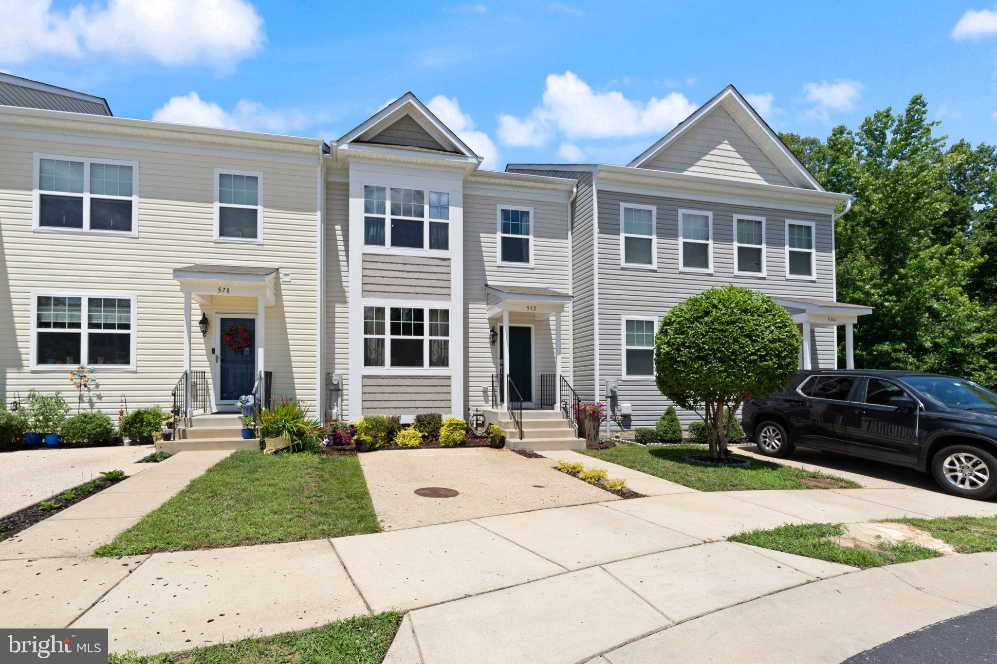 582 ENGLISH OAK LANE