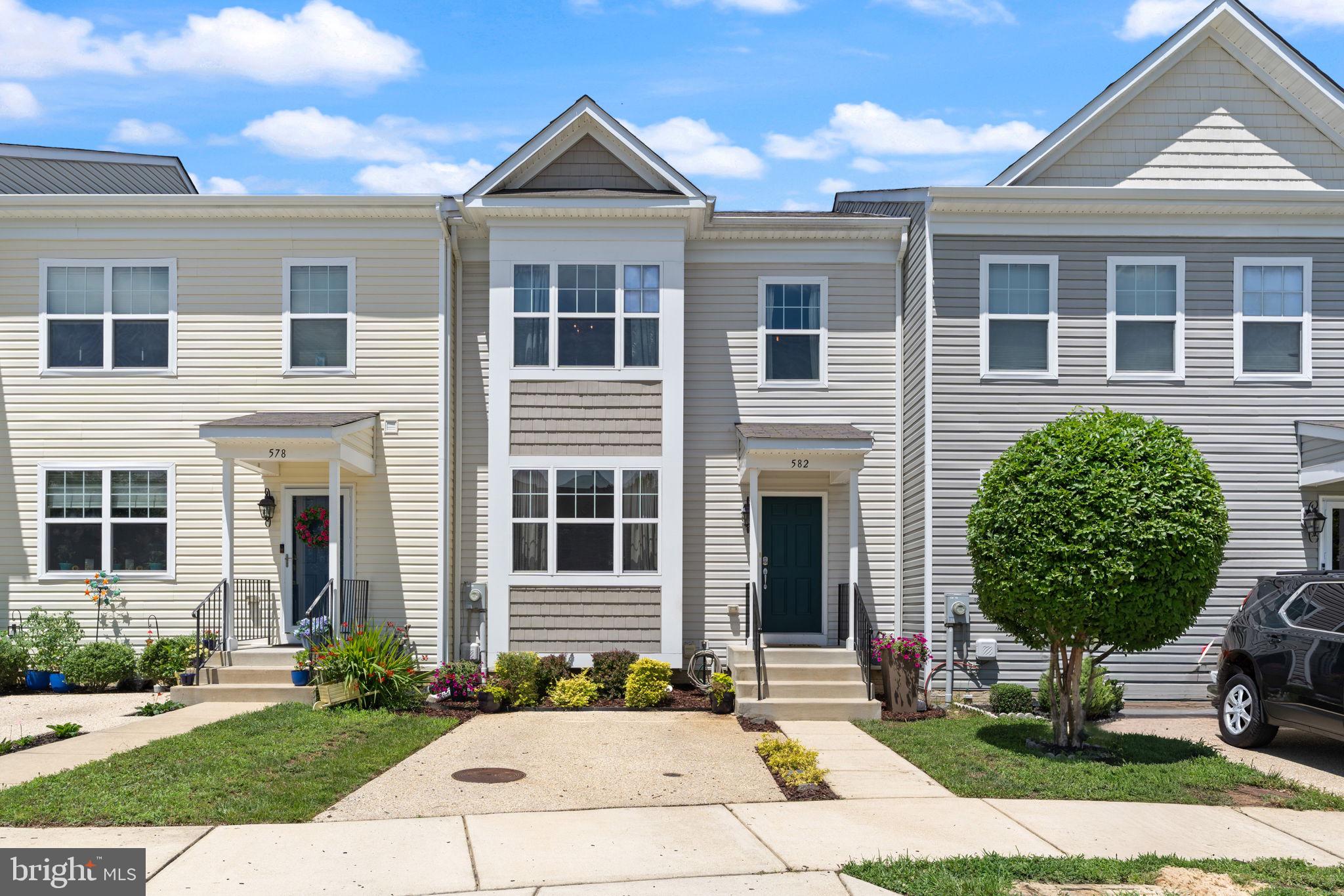582 ENGLISH OAK LANE