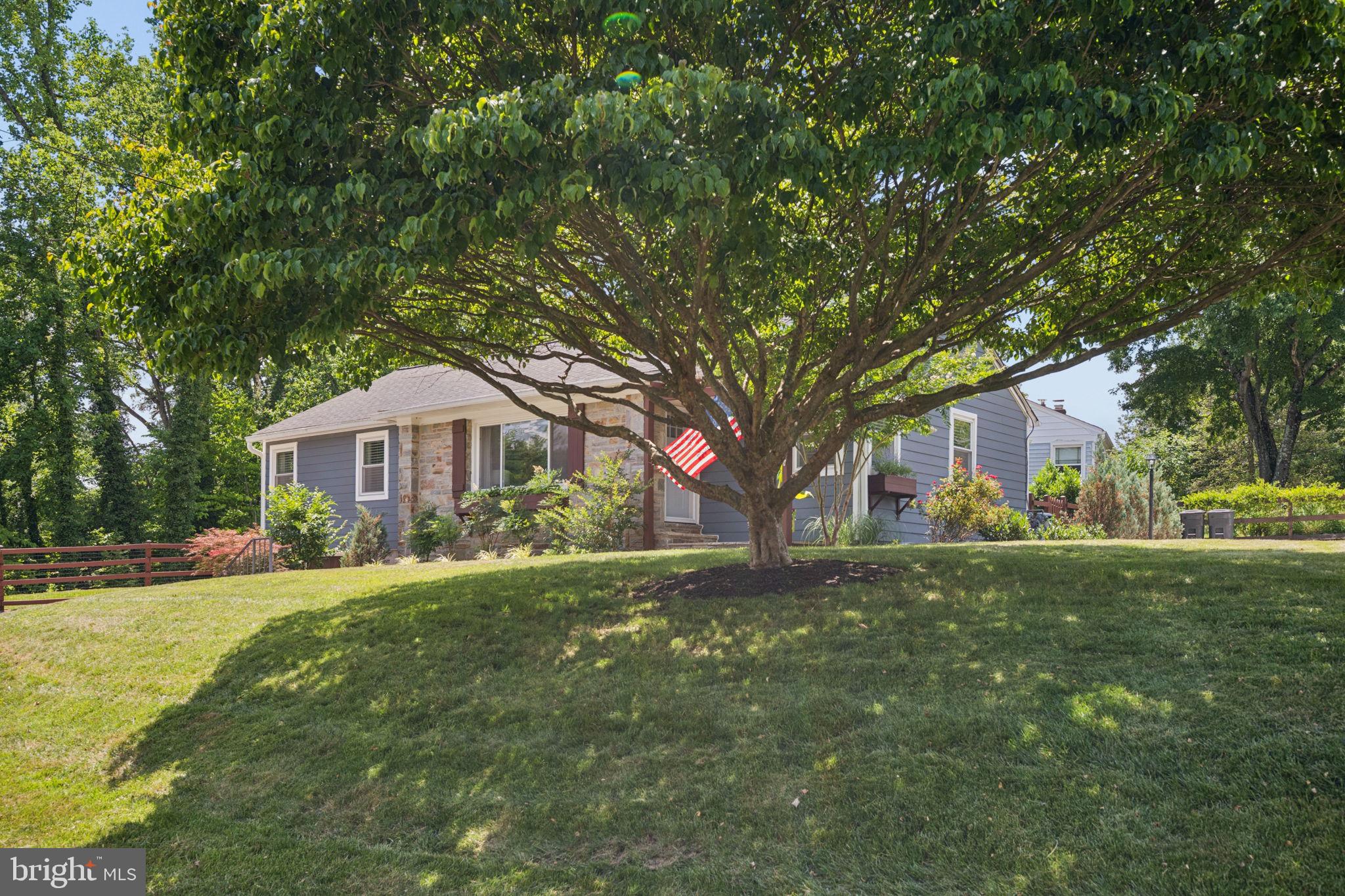 2015 DEVERE LANE