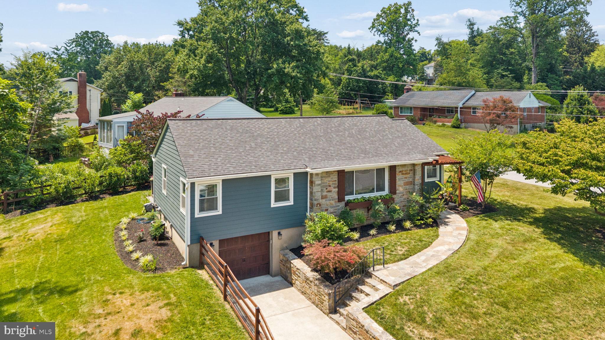 2015 DEVERE LANE