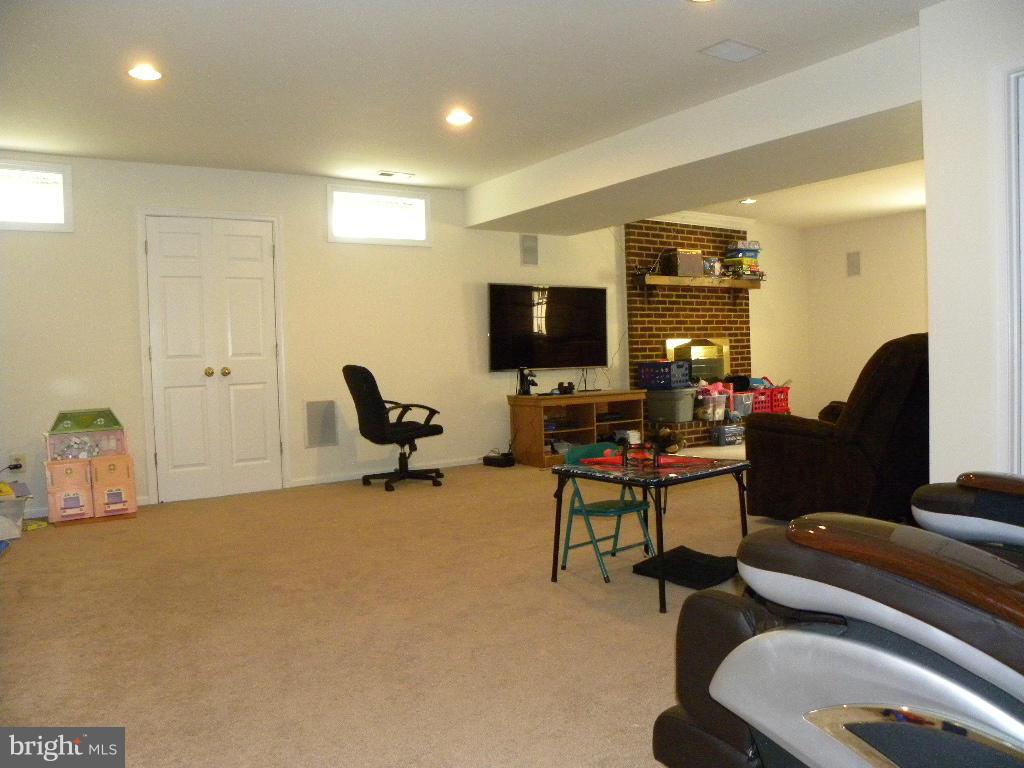 TRUE LANE PROPERTY - Residential Lease