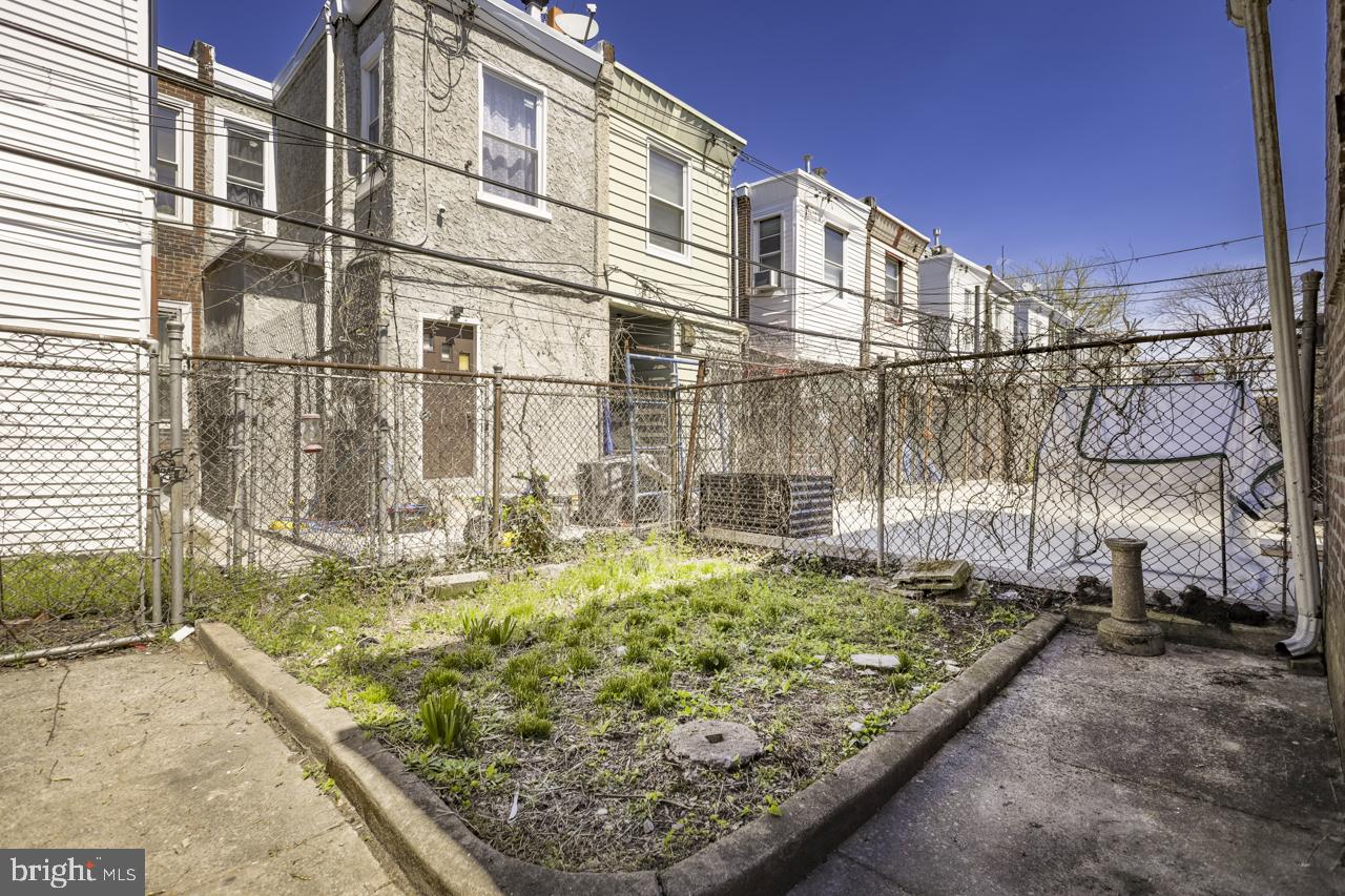 STRAWBERRY MANSION - Residential