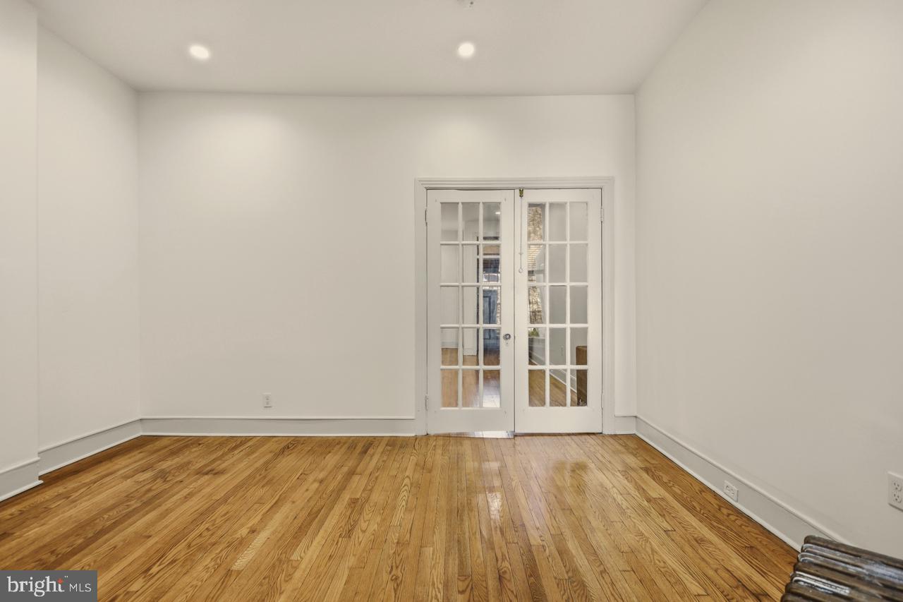 STRAWBERRY MANSION - Residential