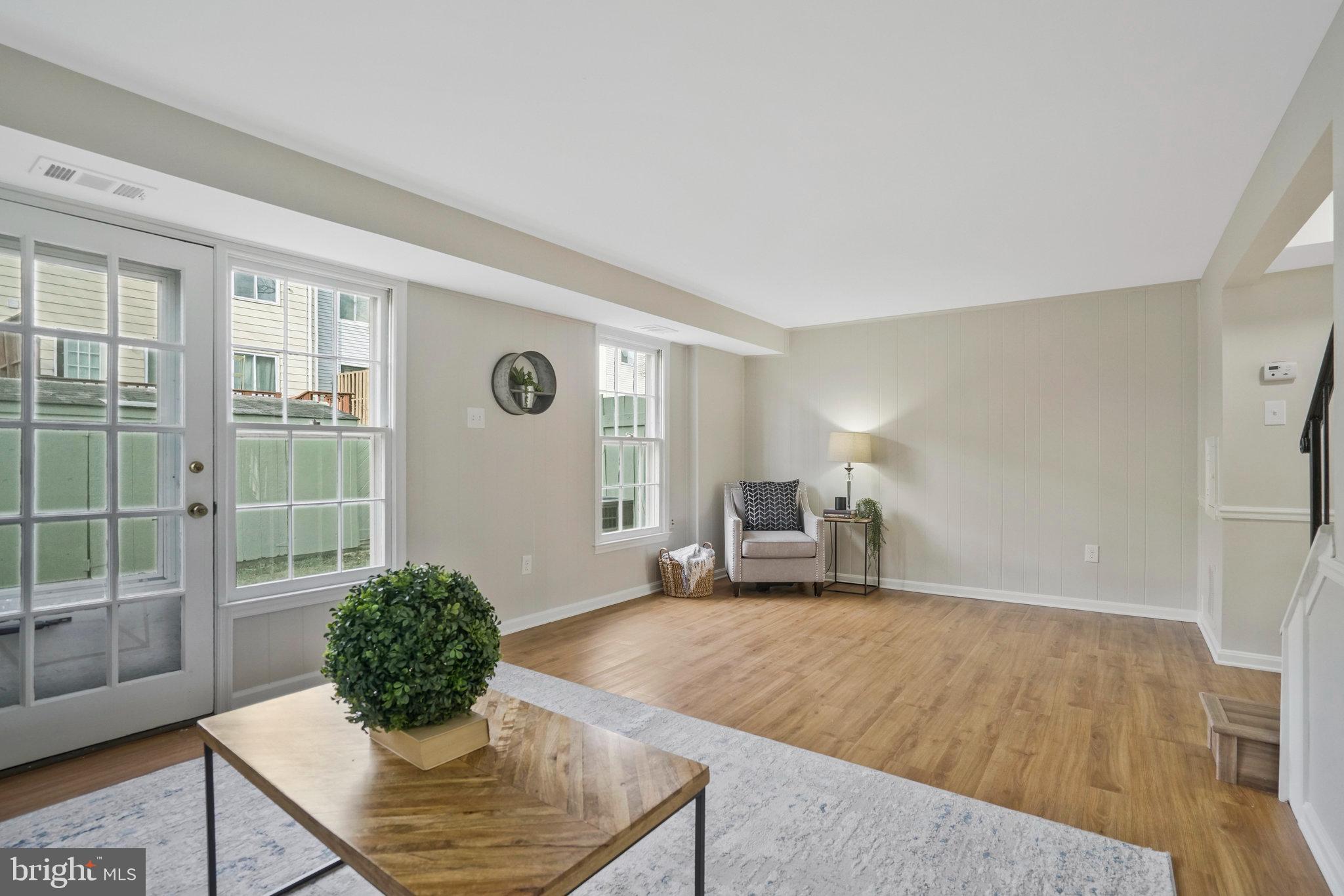 PINEWOOD LAKE - Residential