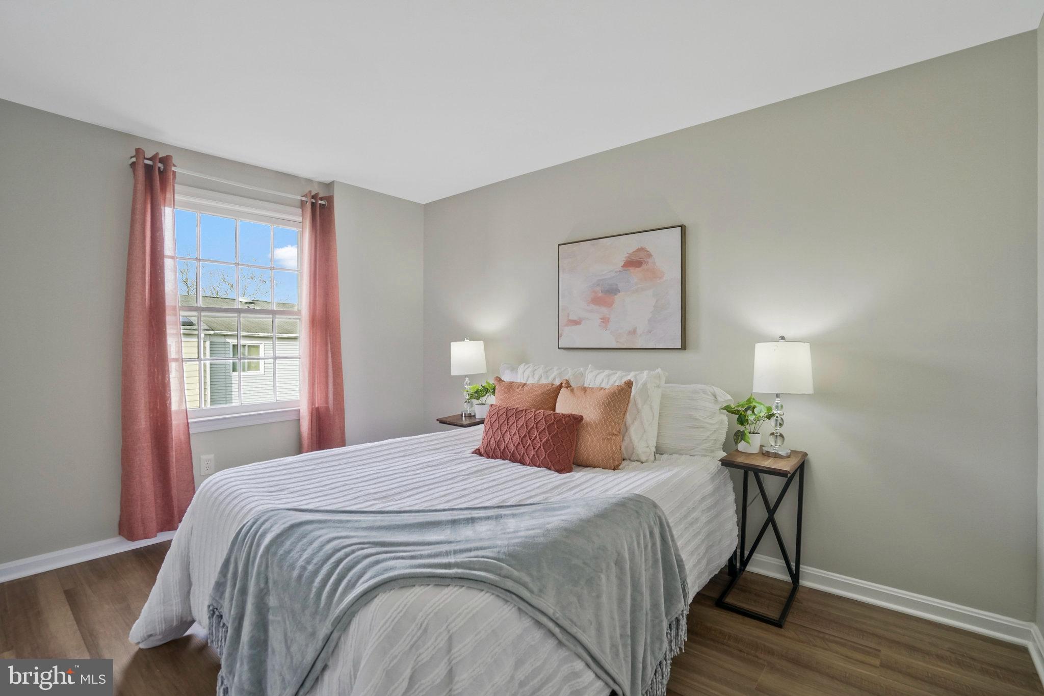 PINEWOOD LAKE - Residential