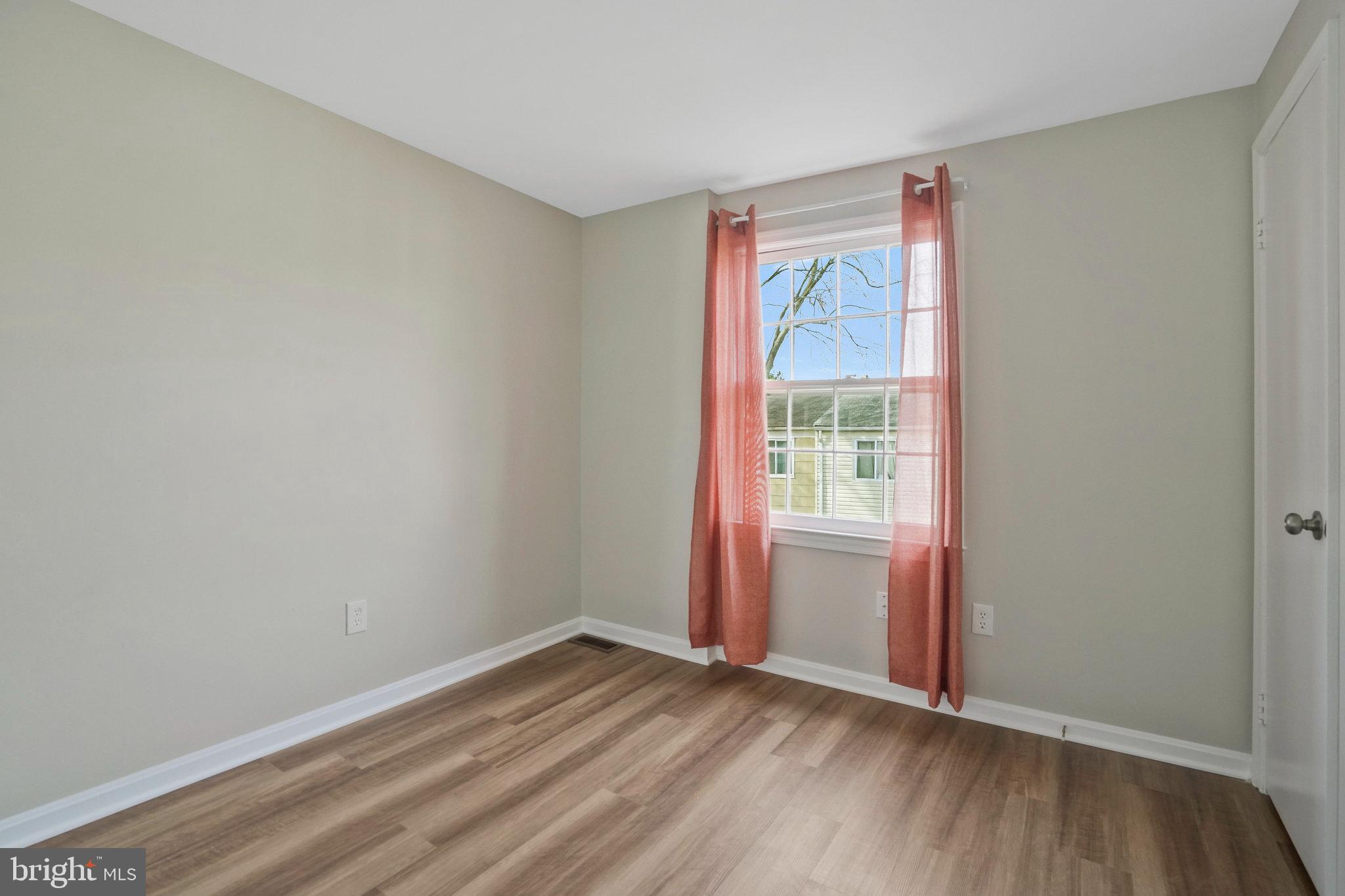 PINEWOOD LAKE - Residential
