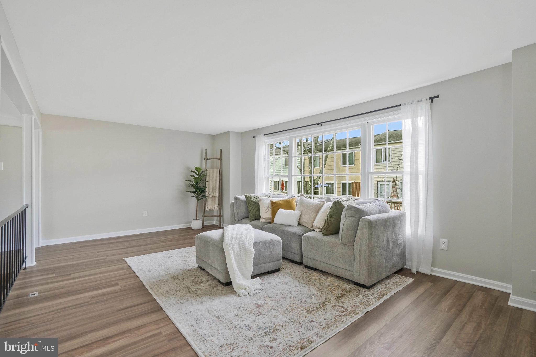 PINEWOOD LAKE - Residential