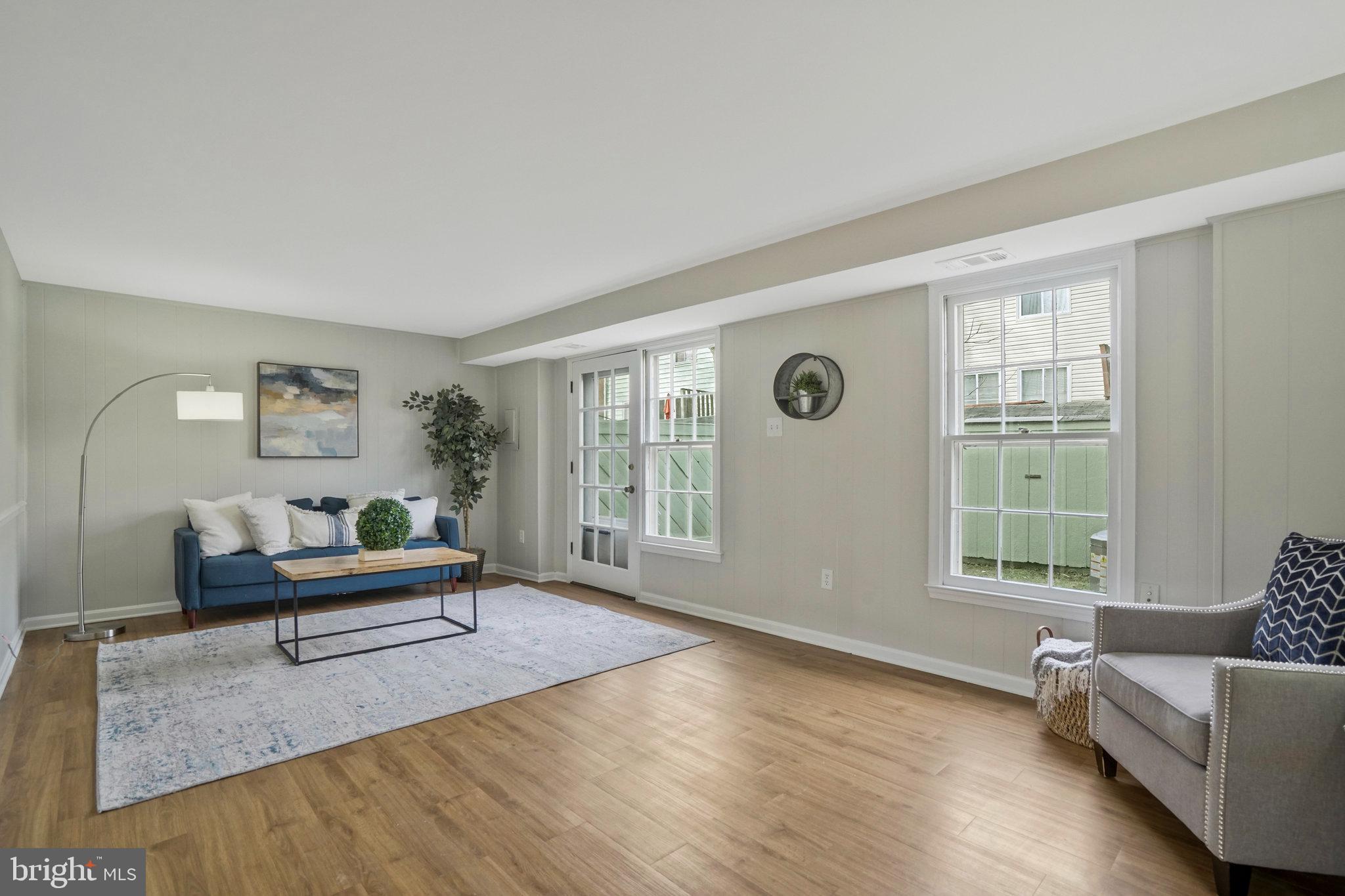 PINEWOOD LAKE - Residential