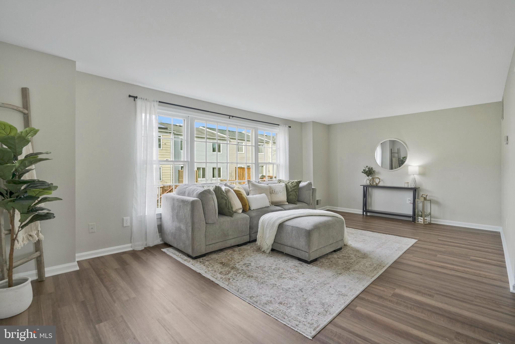 PINEWOOD LAKE - Residential