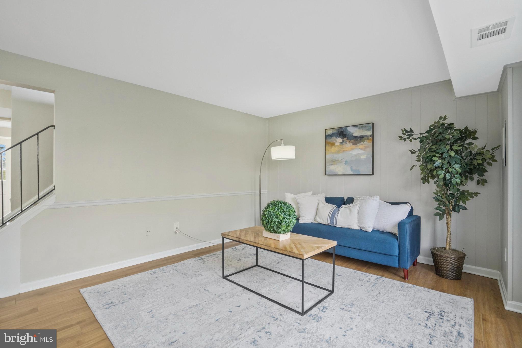 PINEWOOD LAKE - Residential