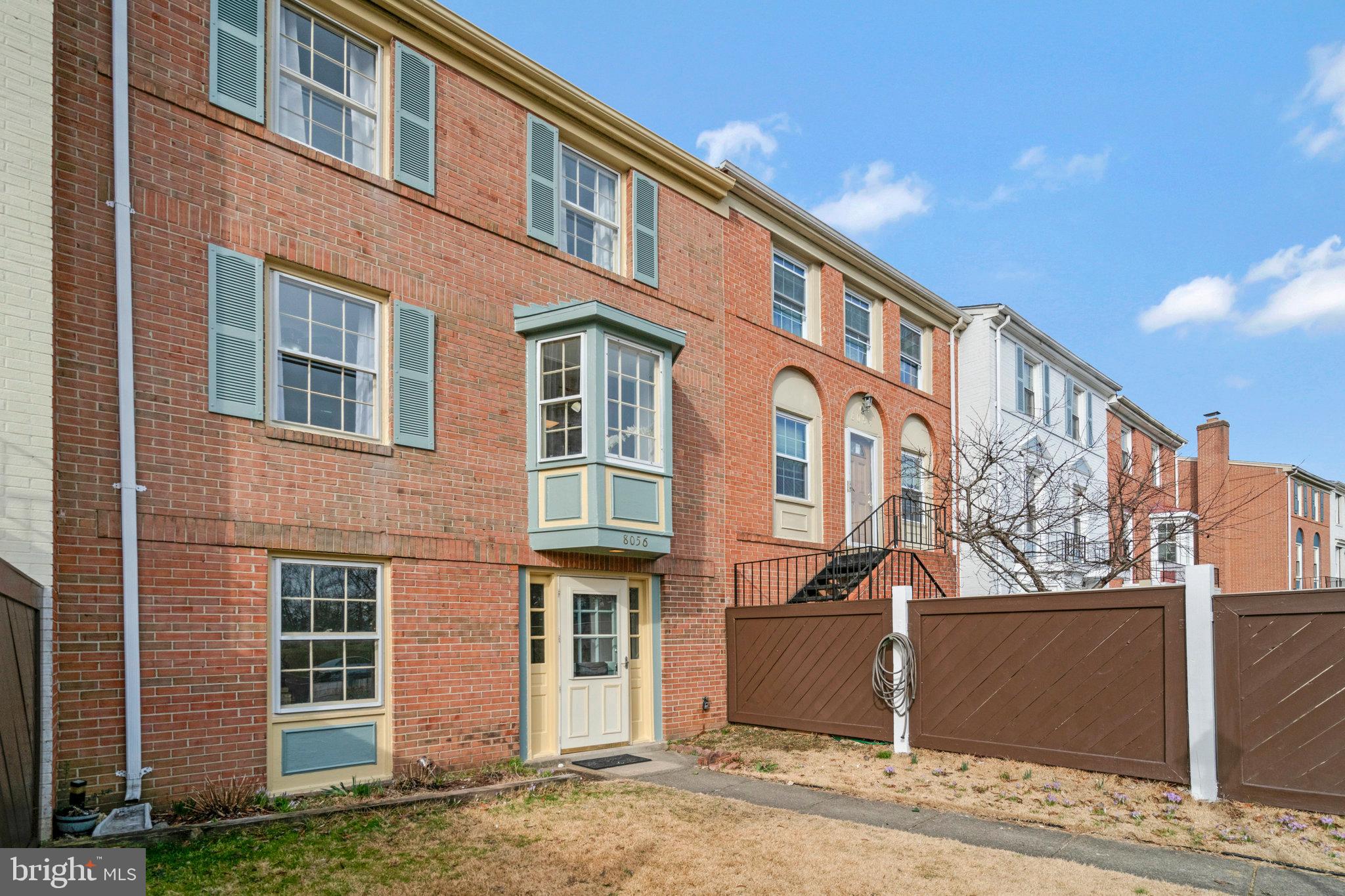 PINEWOOD LAKE - Residential