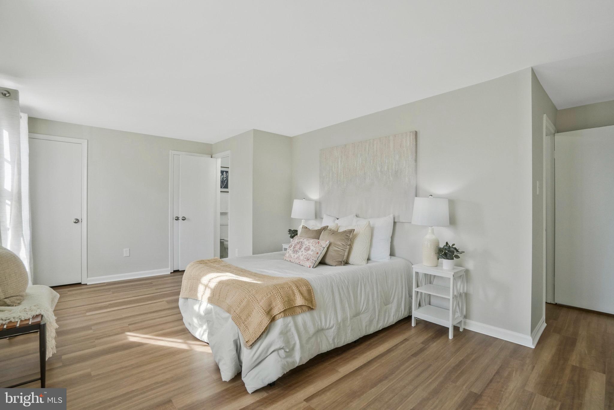 PINEWOOD LAKE - Residential