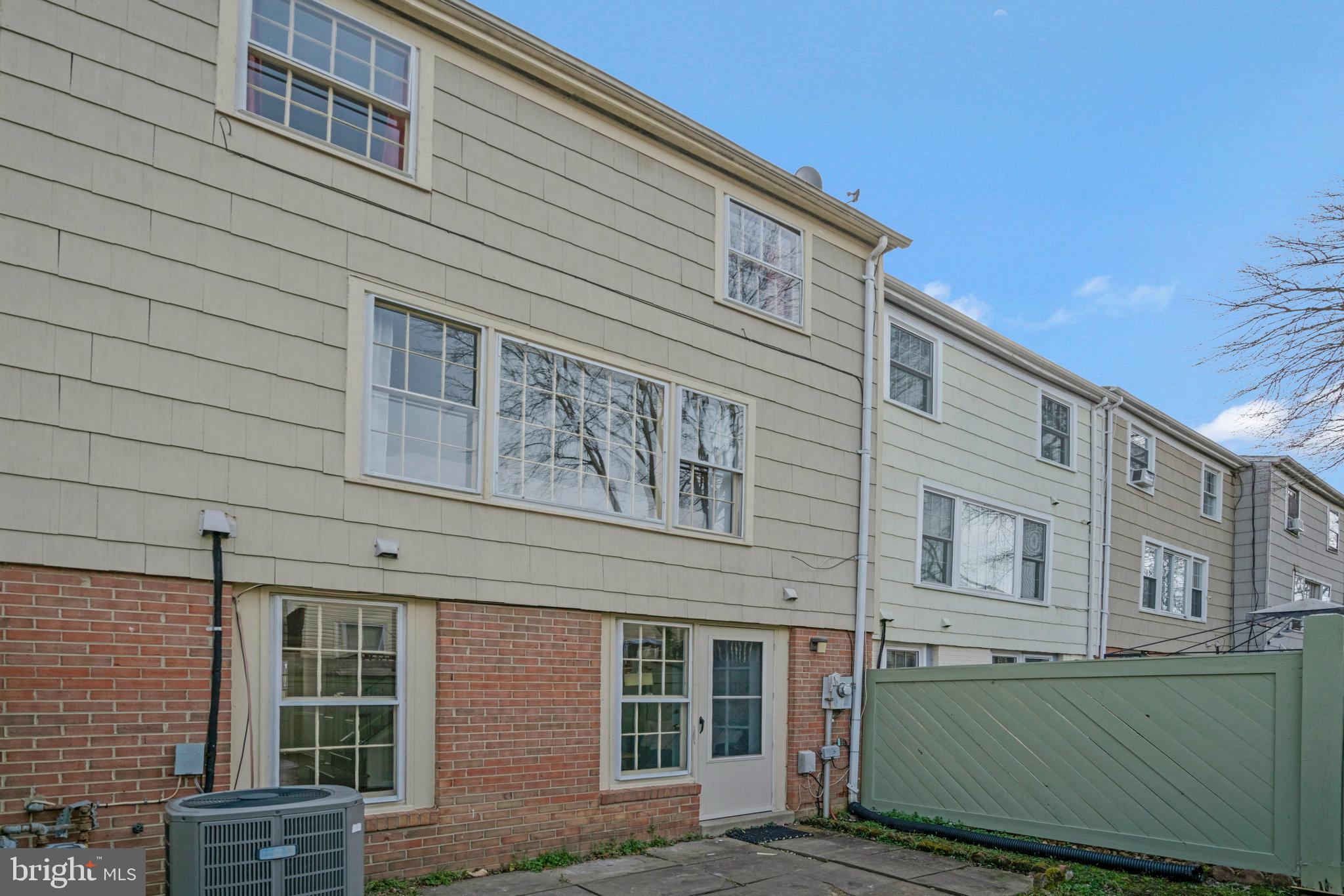 PINEWOOD LAKE - Residential
