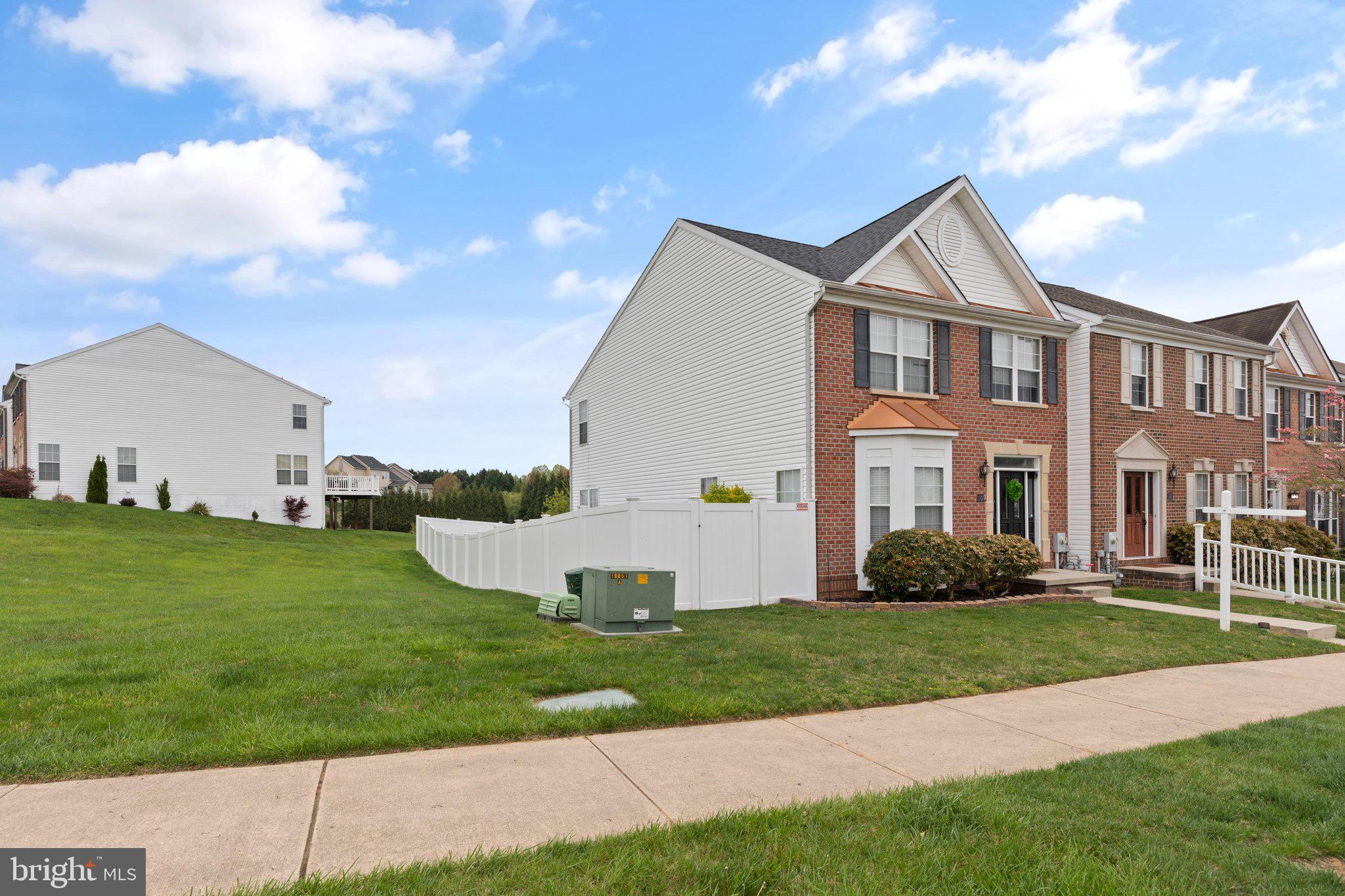 EMERALD HILLS - Residential