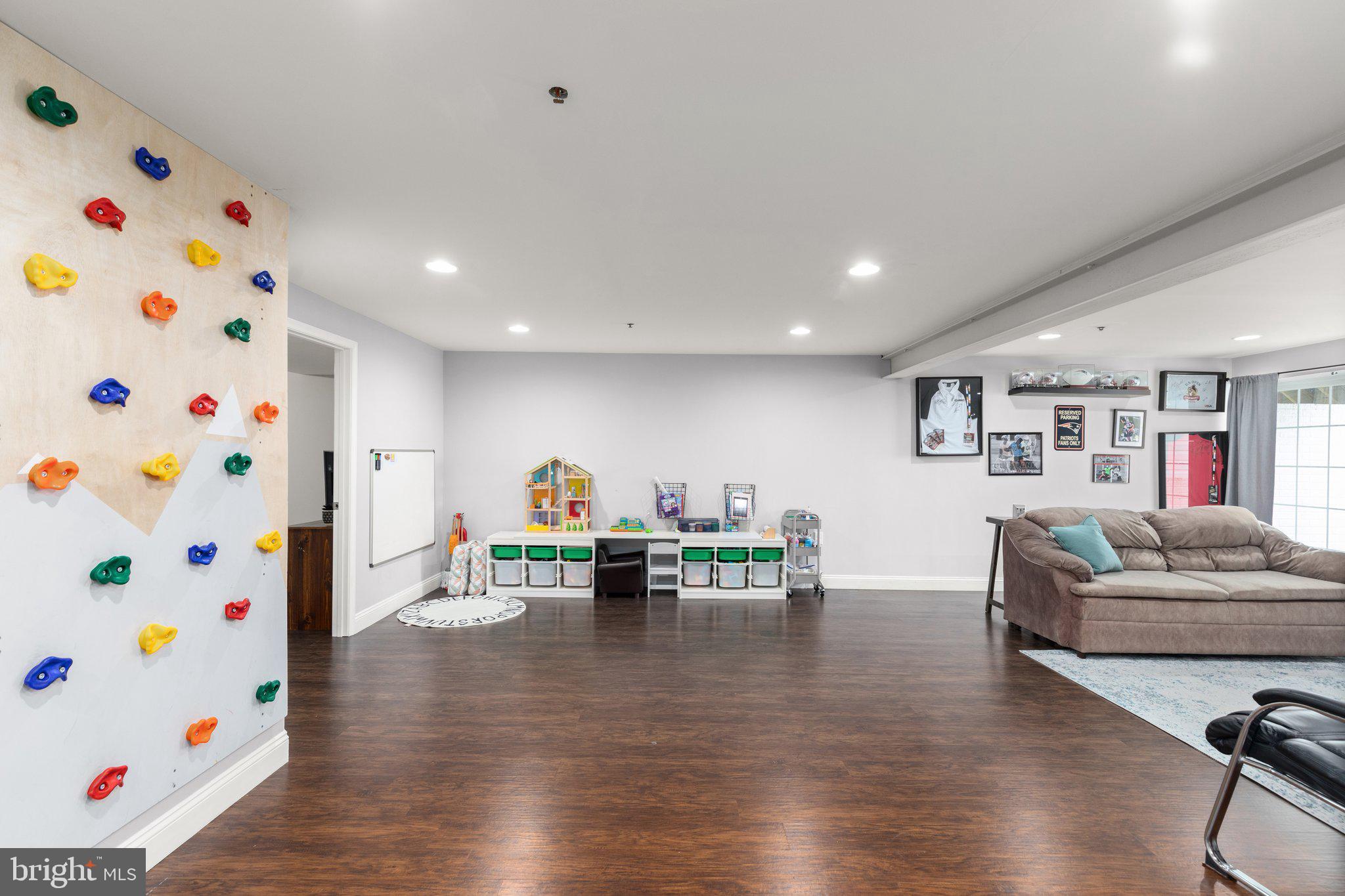 EMERALD HILLS - Residential