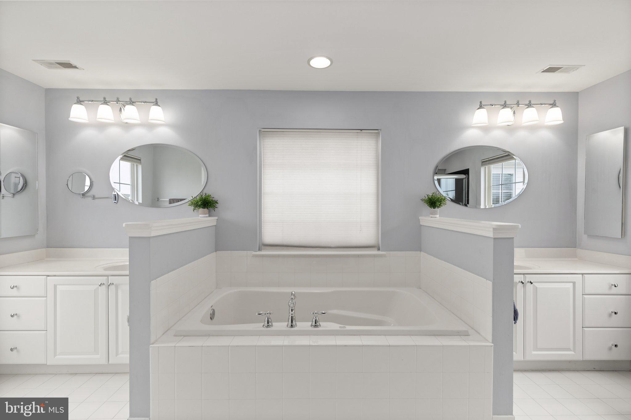 EMERALD HILLS - Residential