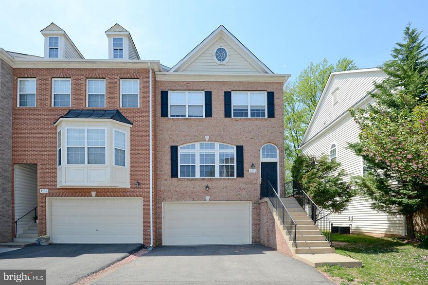 Luxury End Unit Brick Townhome in the Fair Chase Community w/ 3 Bedrooms, 3 Full Baths, 2 Car Garage; Gourmet Kitchen,  Hardwd Flr on main and upper level; Master Suite w/ Sep Shwr/Soak Tub; Finished Rec Rm w/ Gas FP & Full Bath. Full of natural light, Convenient to I66, Rt 29 & 50, Fair Oaks Mall, Fair Lakes Shopping, Government Cntr & More. Washer, Dryer, Shades/Blinds,  No pet allowed.