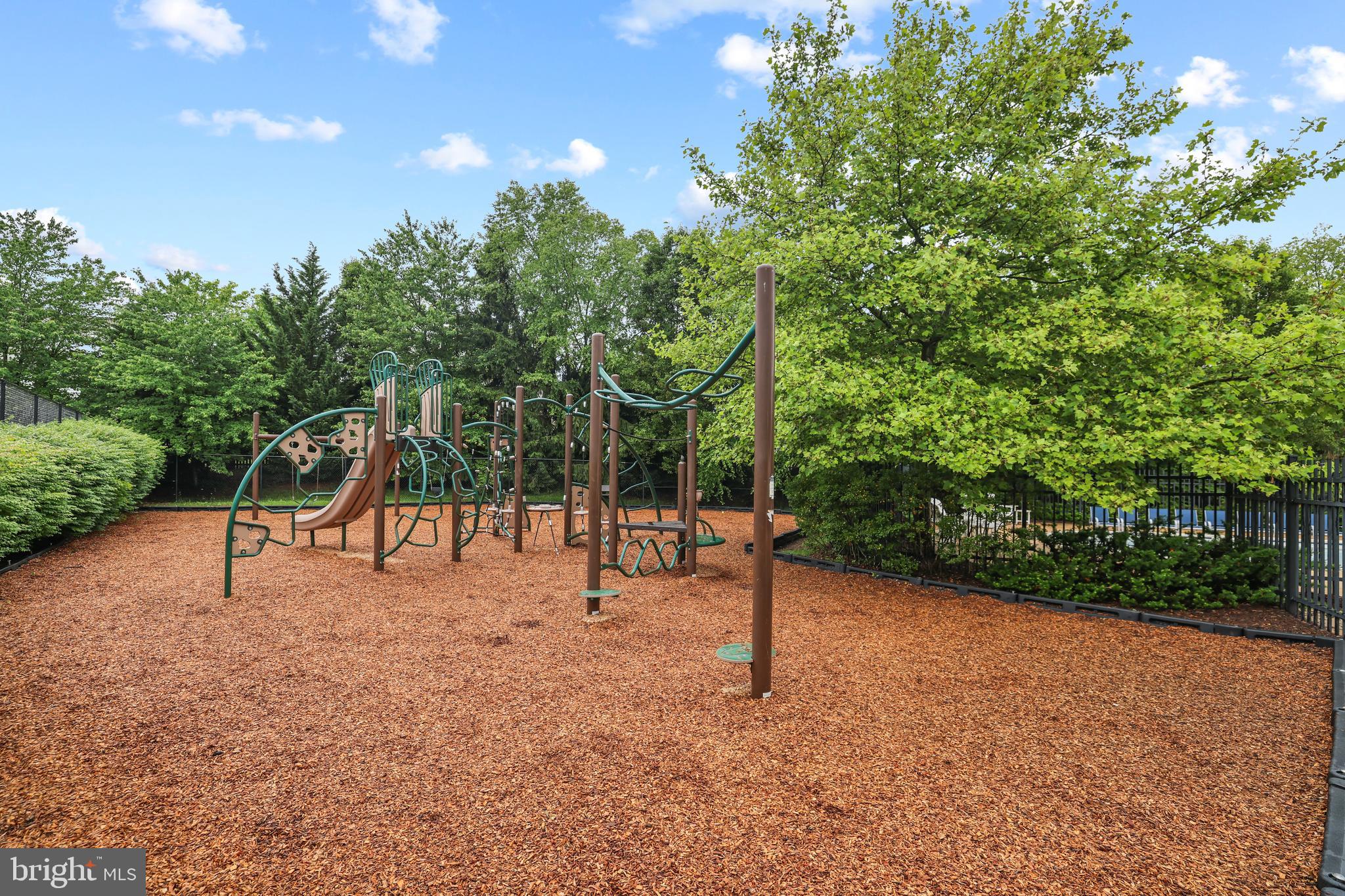 POTOMAC CROSSING - Residential