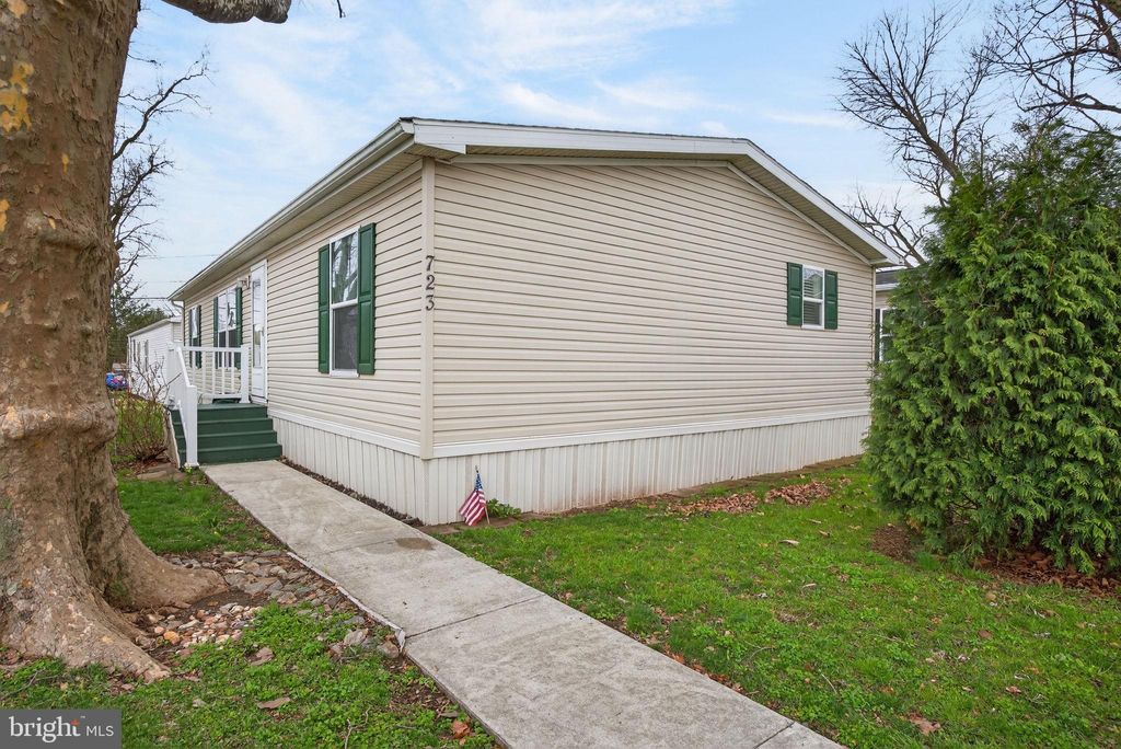 Photo of 723 Sherry Lane, LANCASTER, PA 17601 (MLS # PALA2085050)