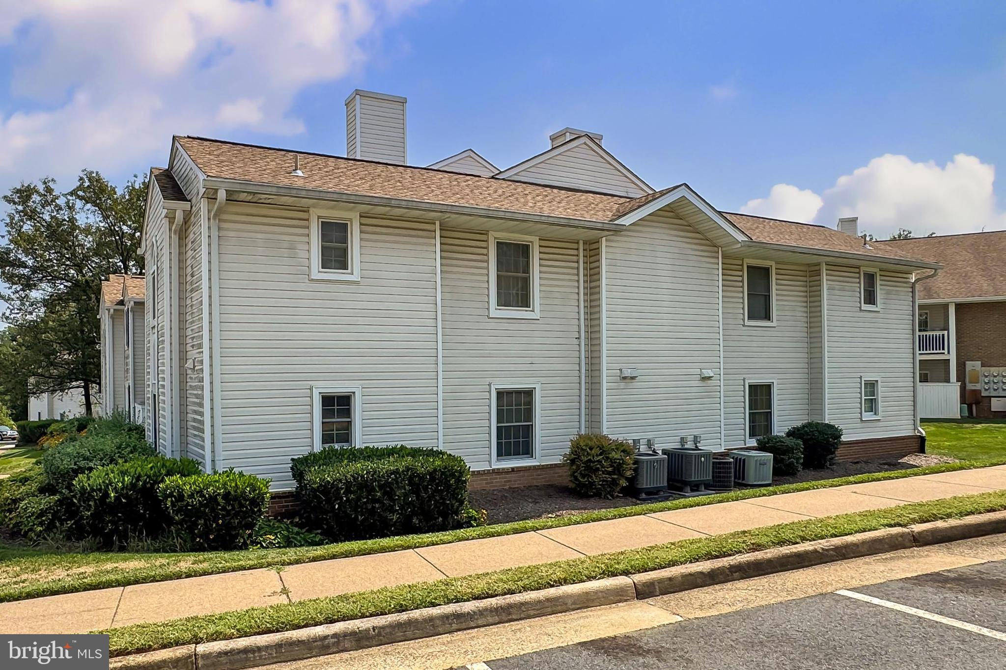 VILLAS AT COUNTRYSIDE - Residential