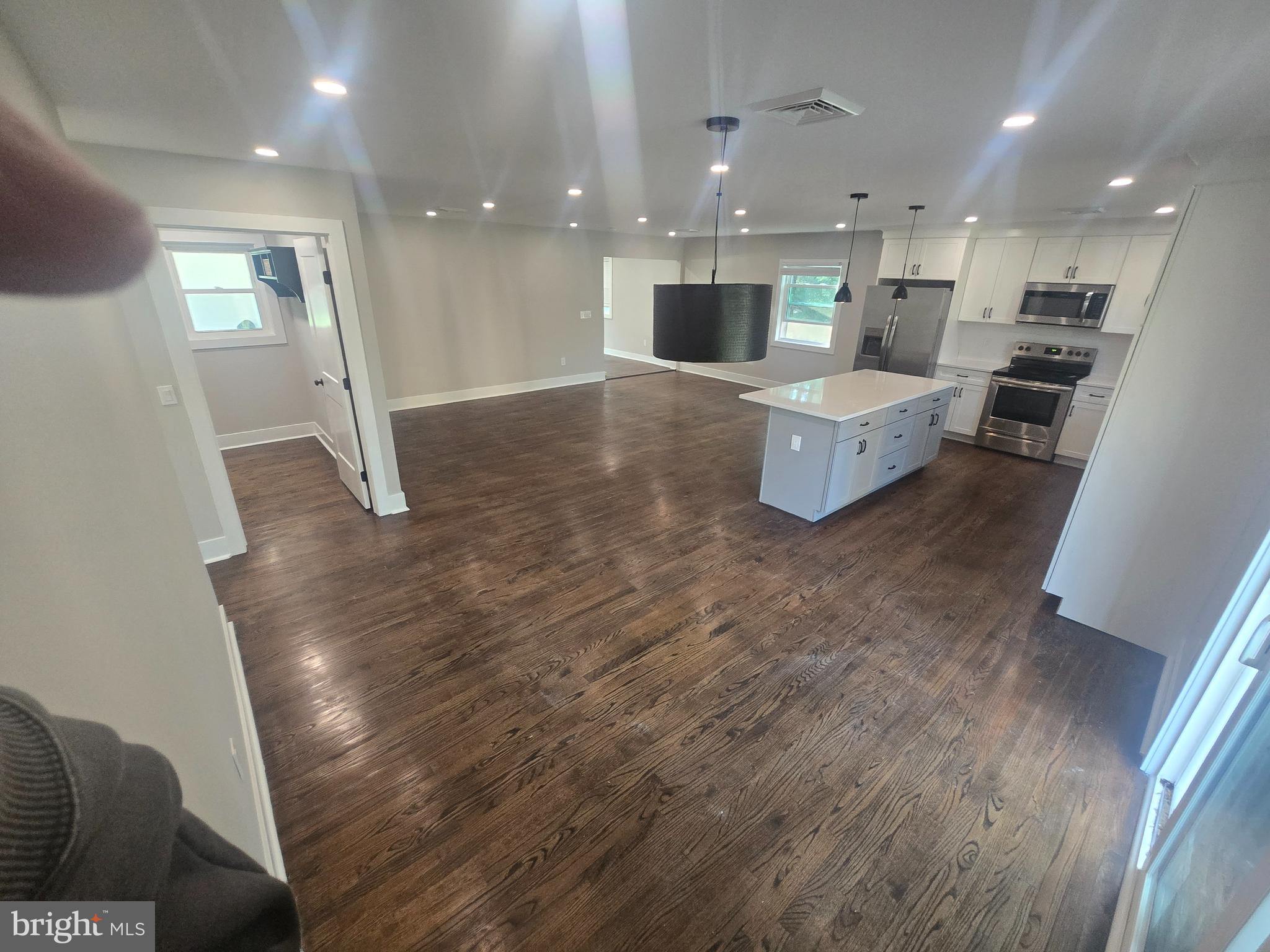 PEBBLE HILL - Residential