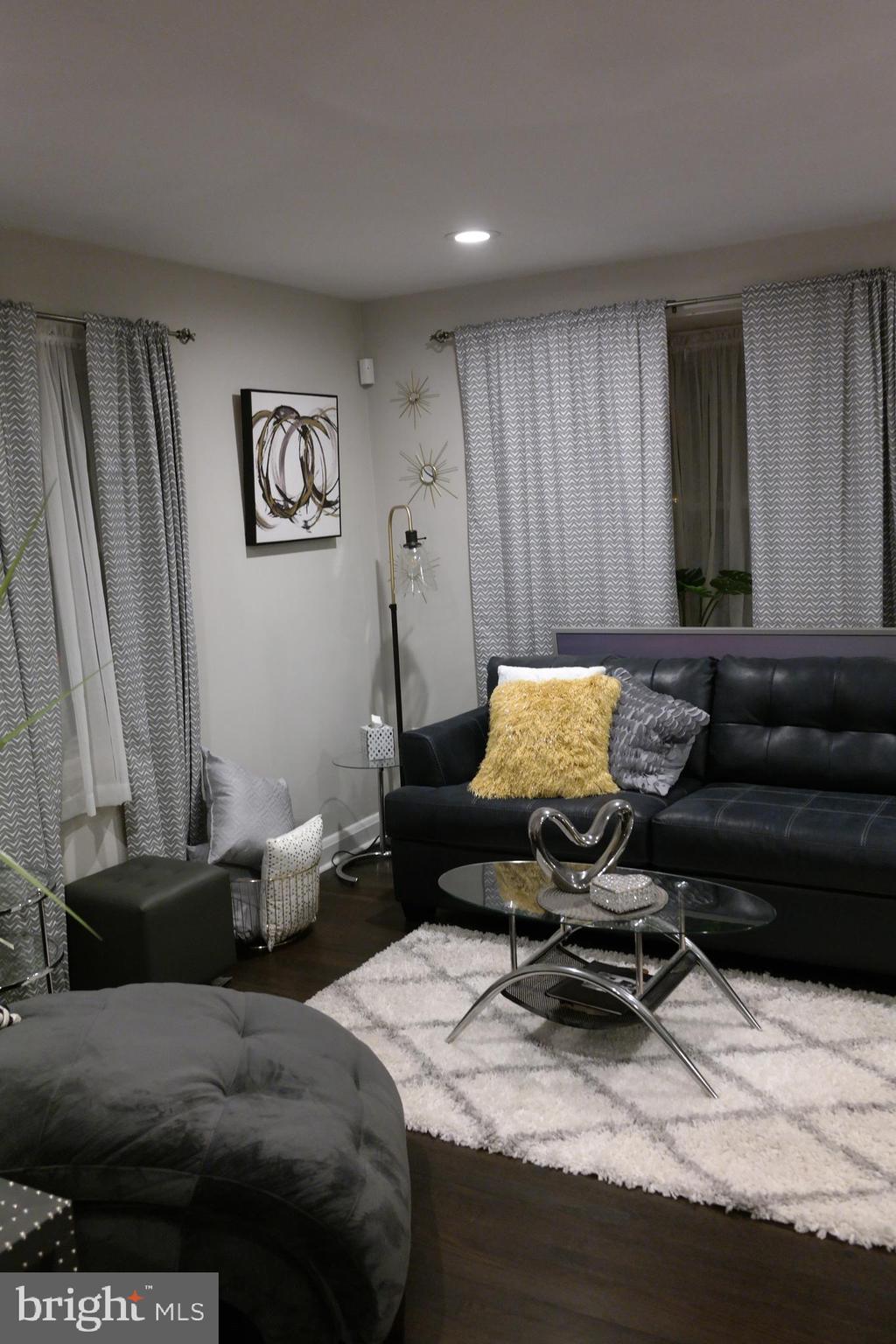 IDLEWOOD - Residential