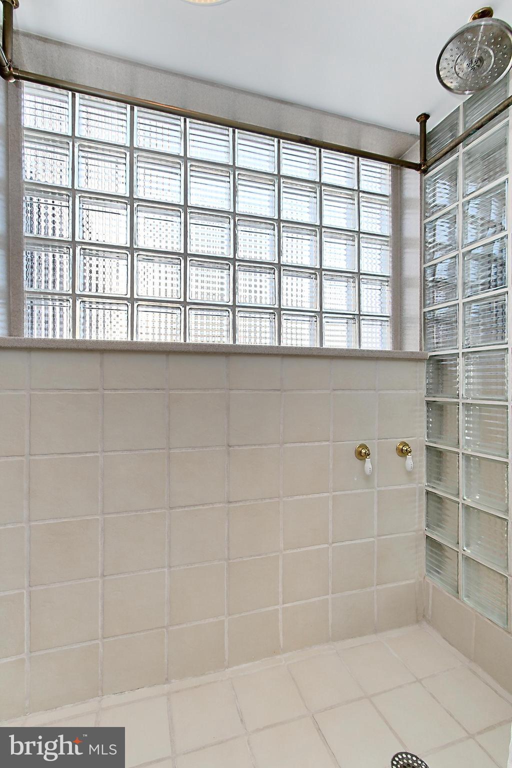 GOLF CLUB MANOR - Residential