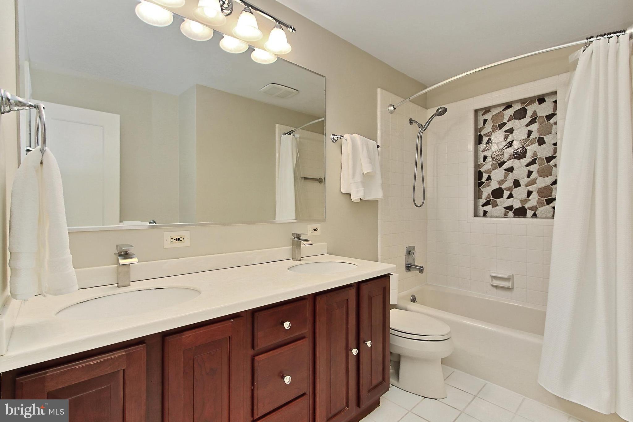 GOLF CLUB MANOR - Residential