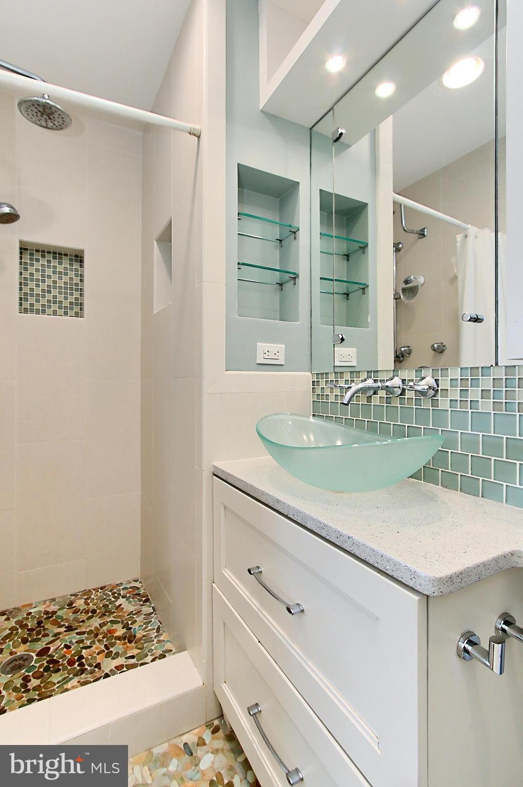 GOLF CLUB MANOR - Residential