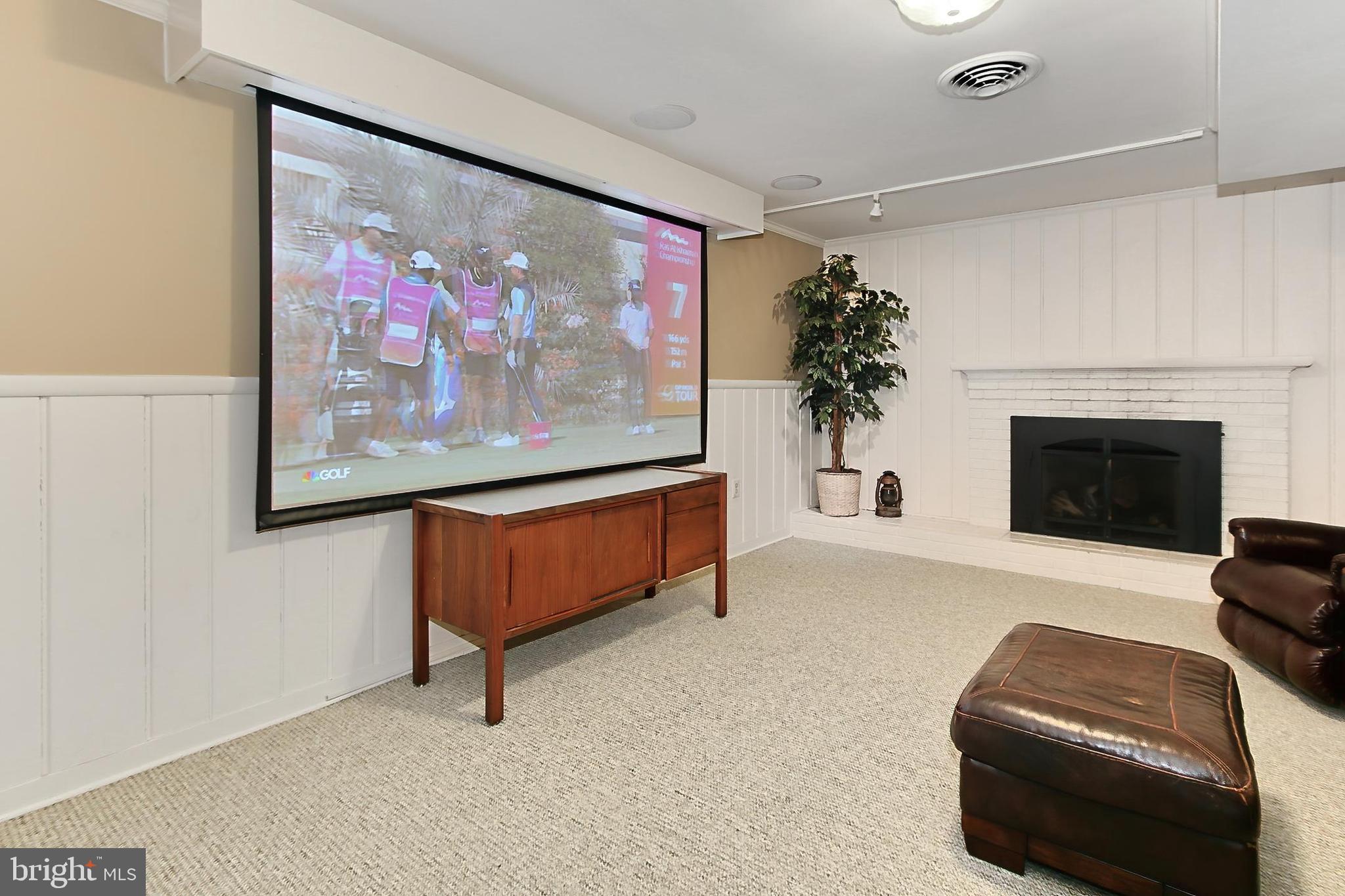 GOLF CLUB MANOR - Residential