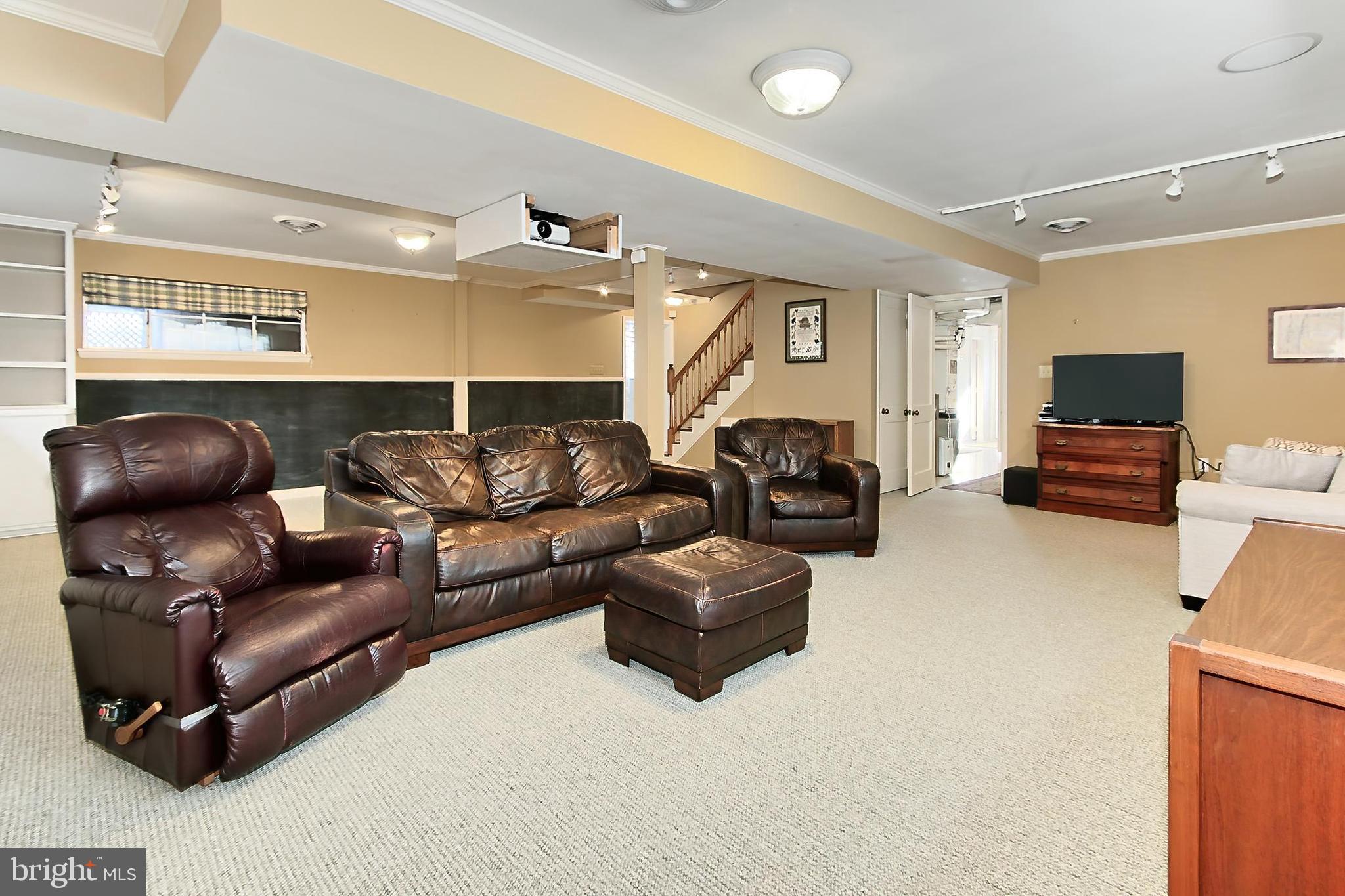 GOLF CLUB MANOR - Residential