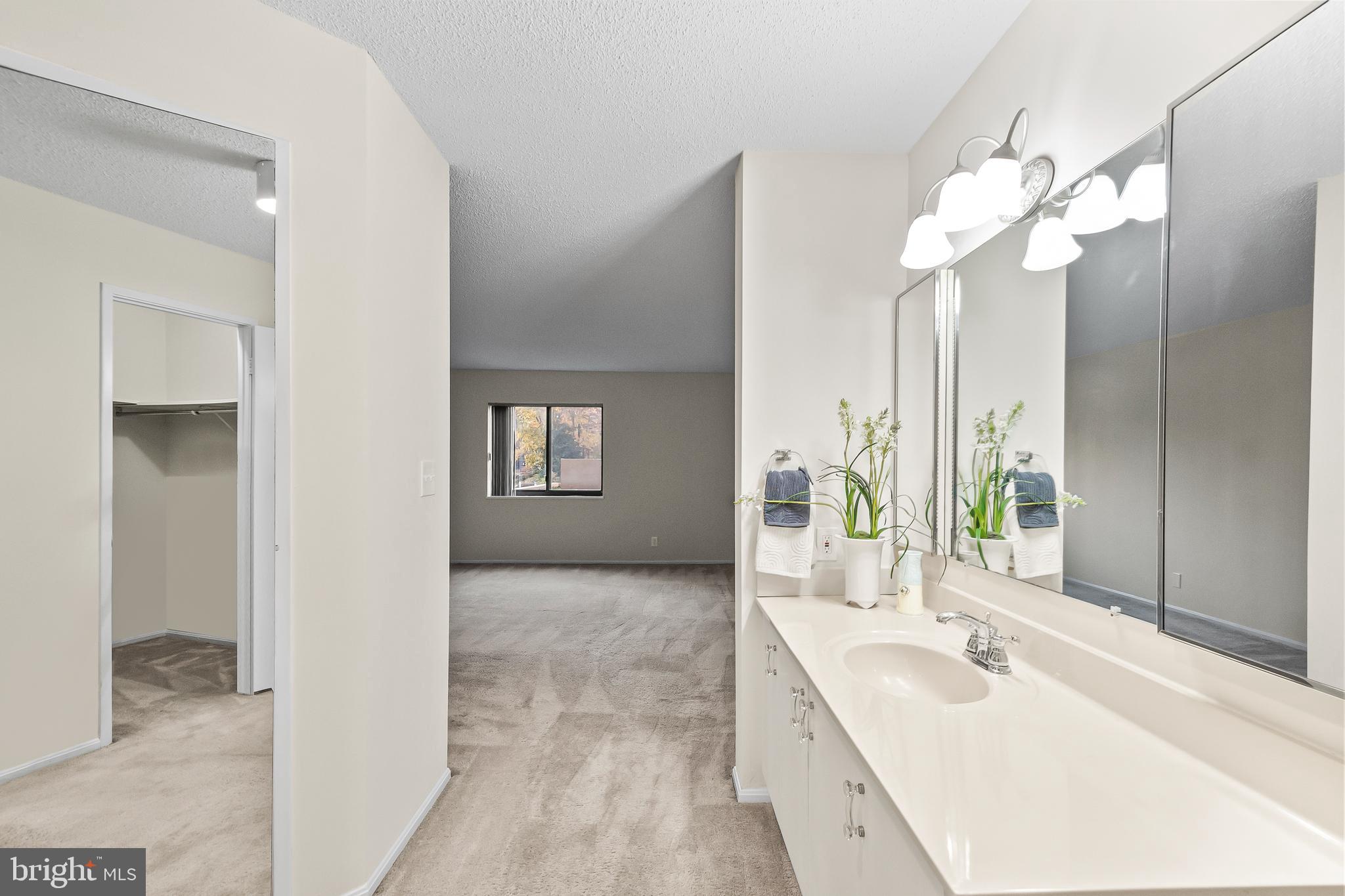 MONTEBELLO - Residential