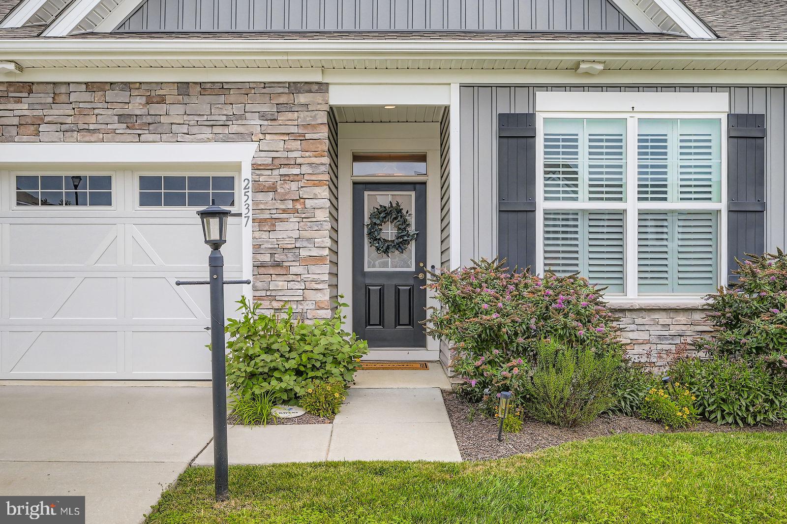 2537 MONARCH WAY