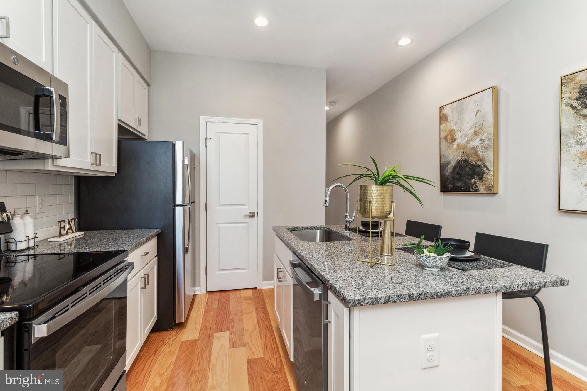 JOHNSTON SQUARE - Residential