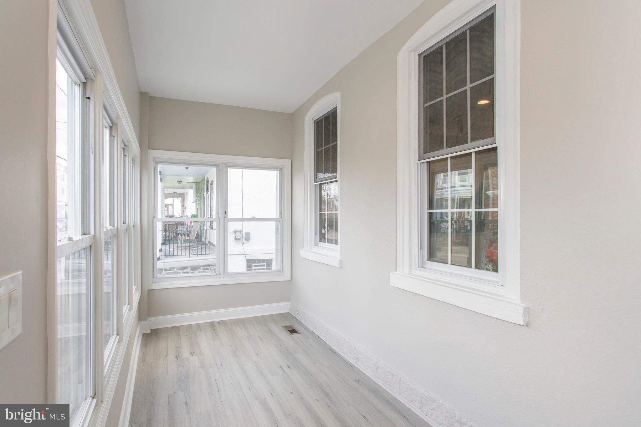 ROXBOROUGH - Residential