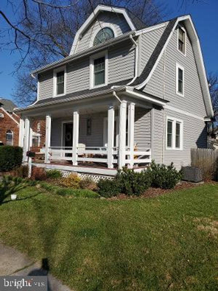 Beautifully renovated in 2018 from top to bottom ! Hardwood floors throughout.  Home features spectacular light filled 3rd floor loft bedroom with vaulted ceilings.  The newly redone kitchen provides granite counter tops, new cabinets and stainless steal appliances.  There is plenty of storage in the basement for any of your seasonal or personal belongings  as well a FULL bath and fully finished bonus room. House is located near the heart of Alexandria where you can enjoy the convenience of the city life on King Street while having the tranquility of your own home and private backyard. Spend evenings relaxing on your front porch or in your huge fenced private backyard.