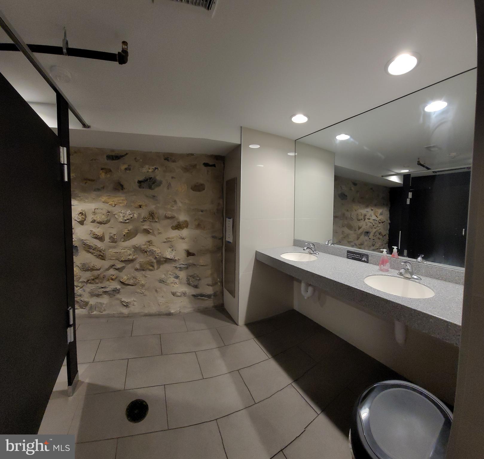 READING - Commercial Sale