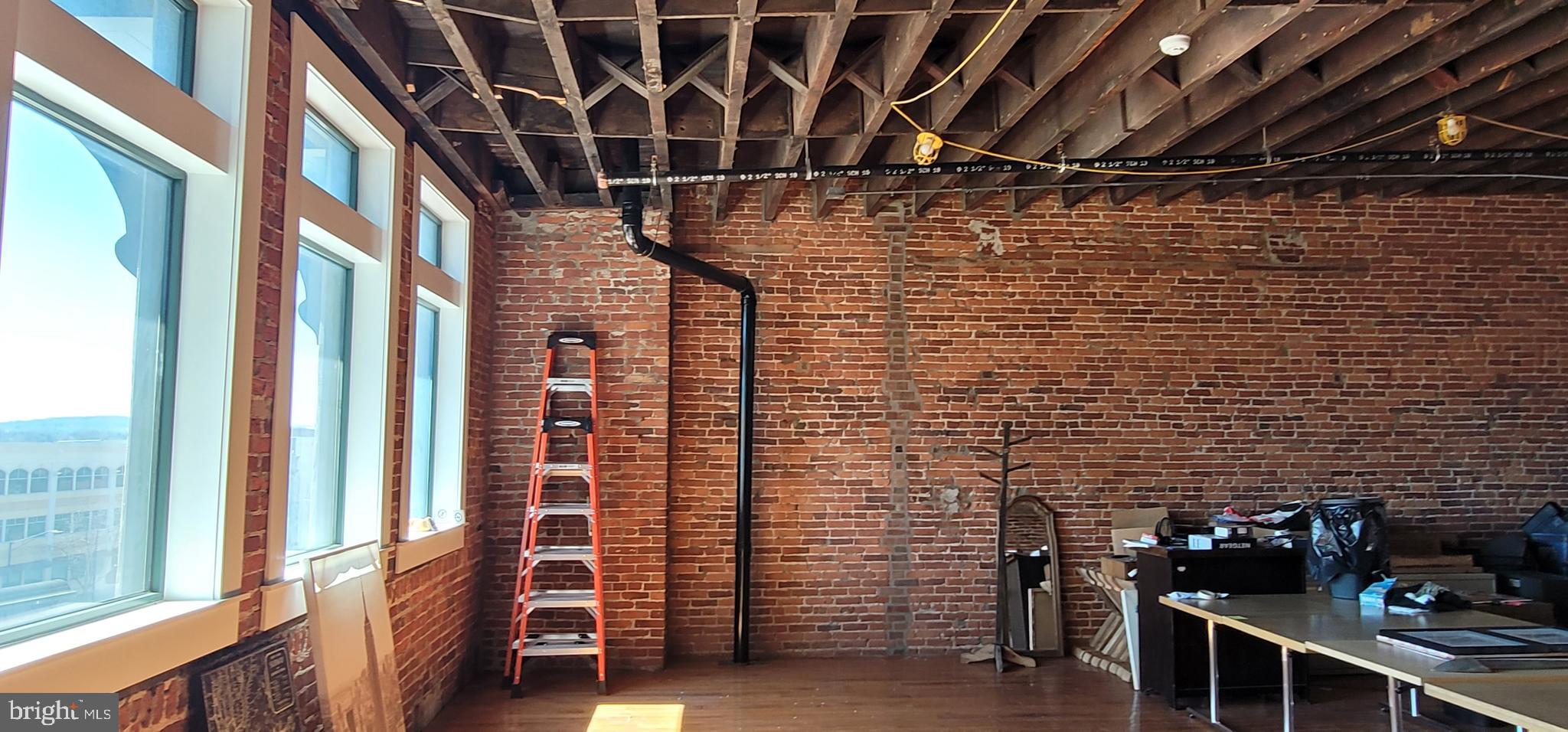 READING - Commercial Sale