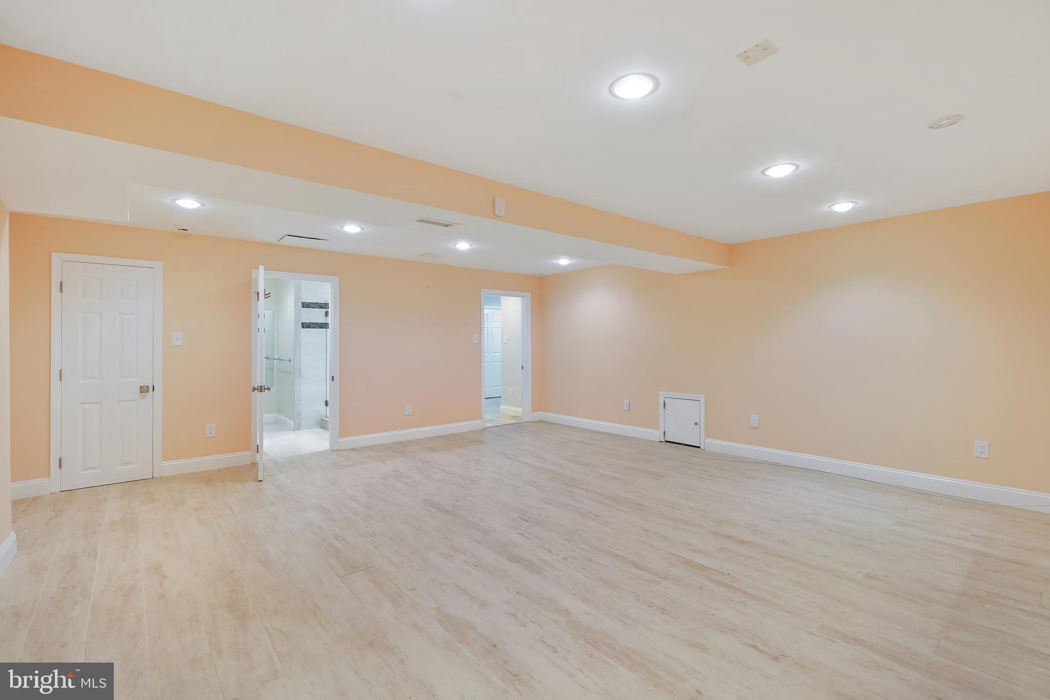 LAKE POTOMAC - Residential