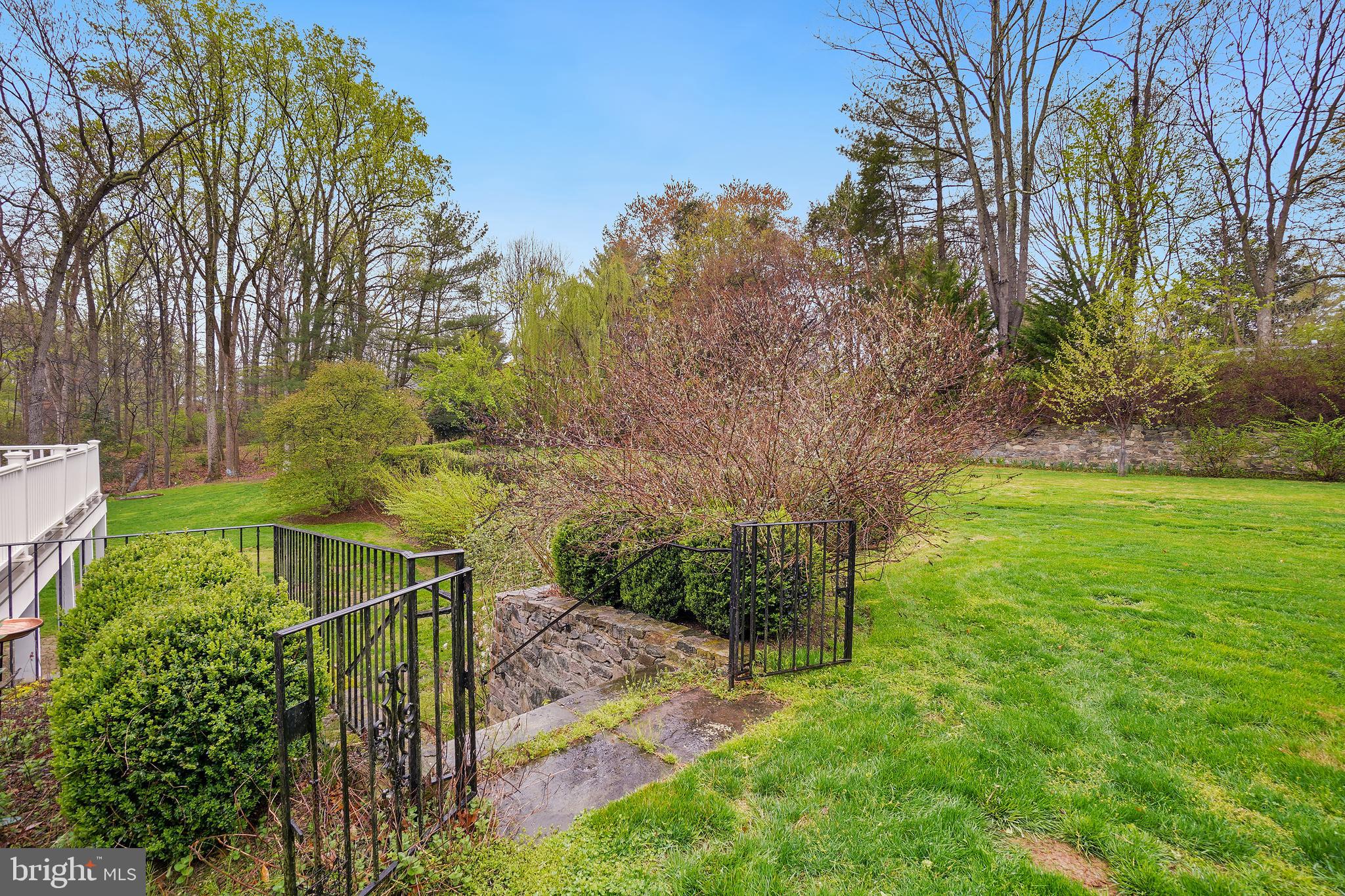 LAKE POTOMAC - Residential