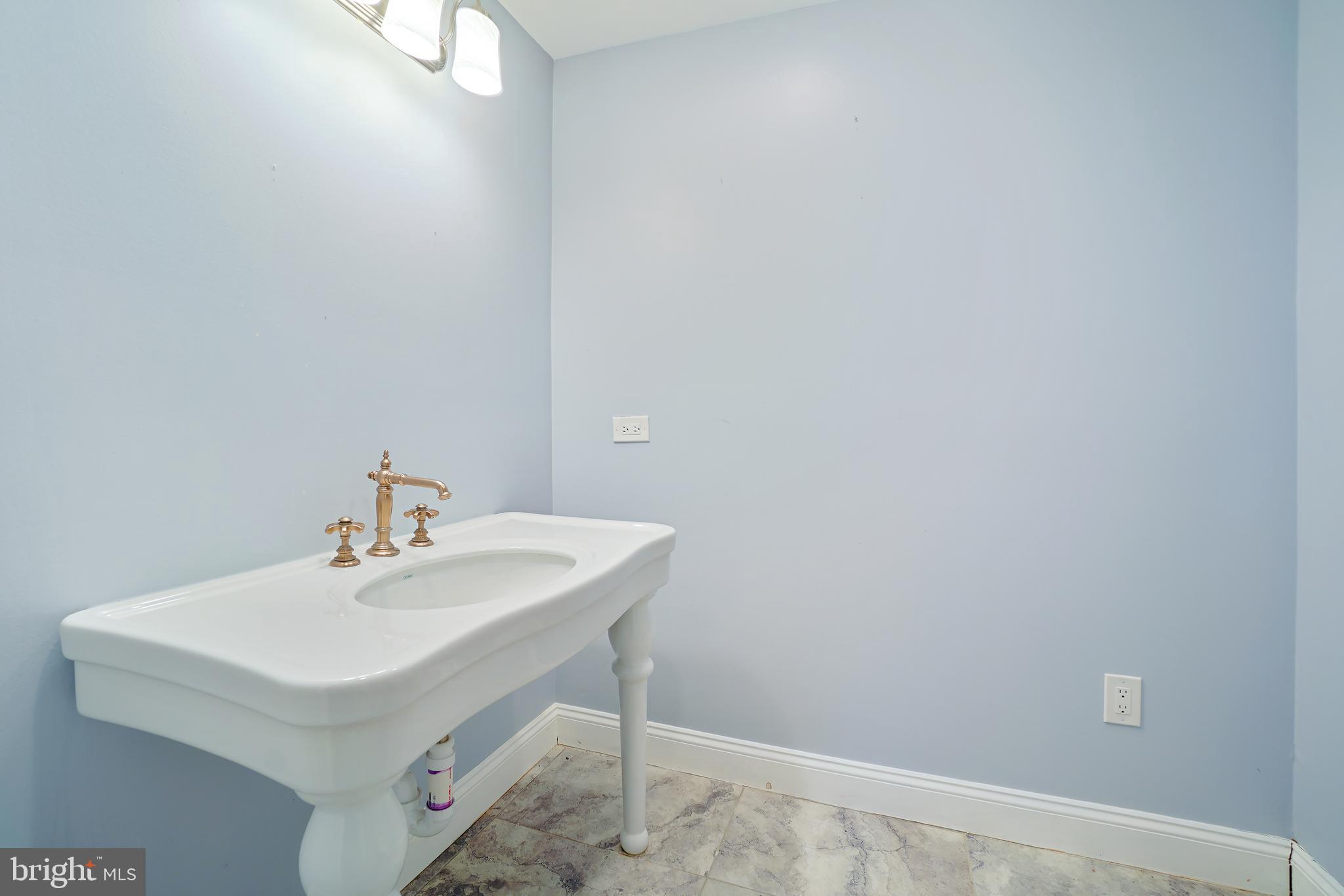 LAKE POTOMAC - Residential