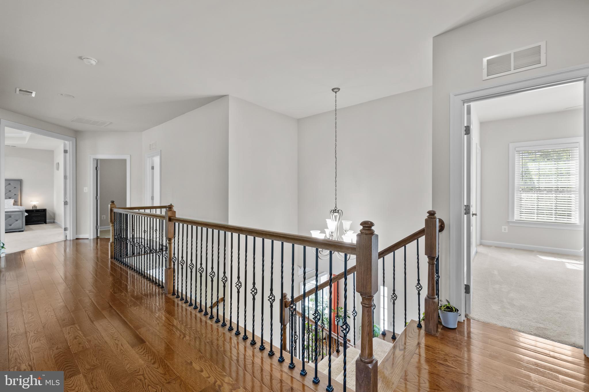 SEVEN HILLS - Residential