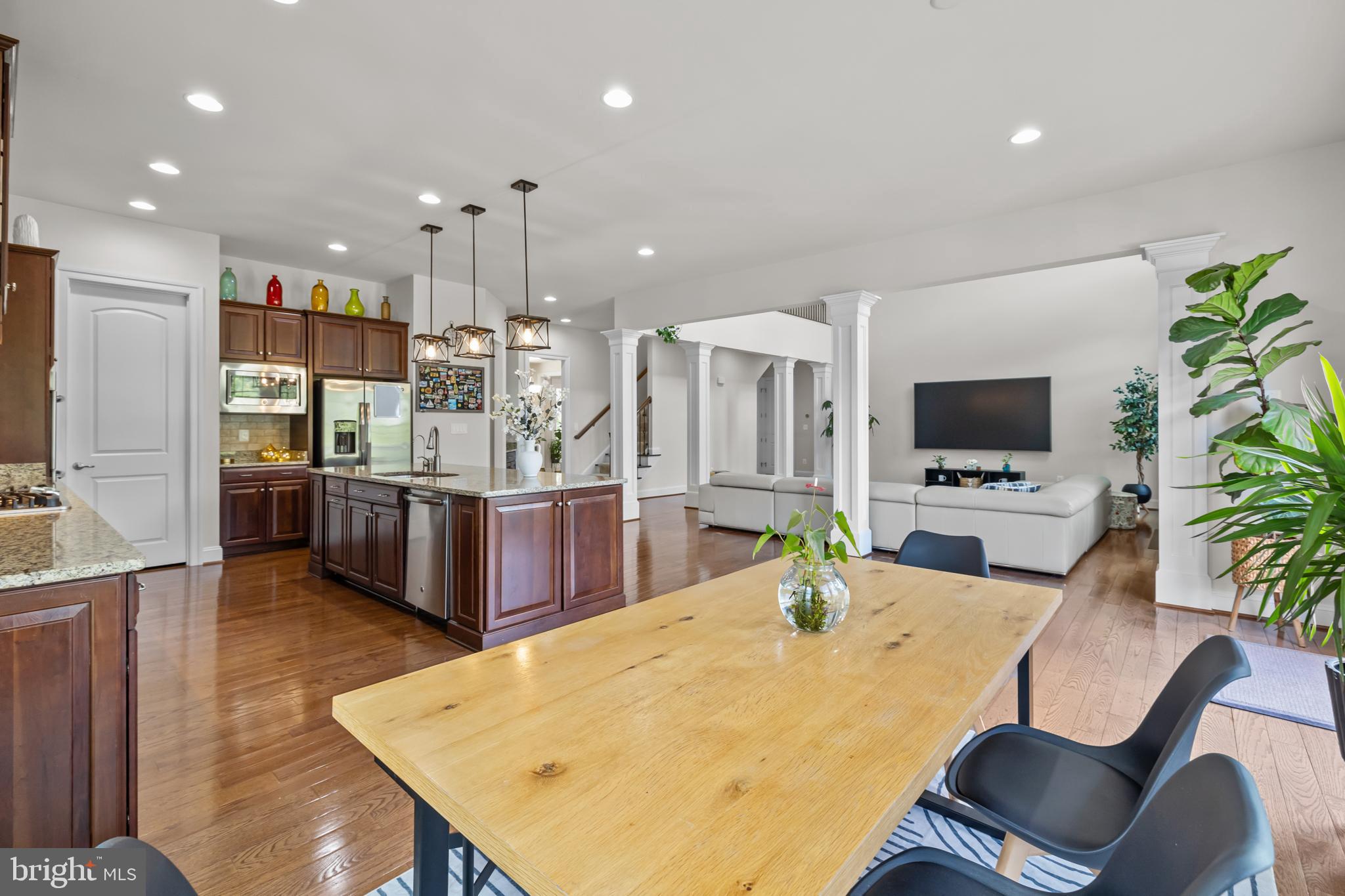 SEVEN HILLS - Residential