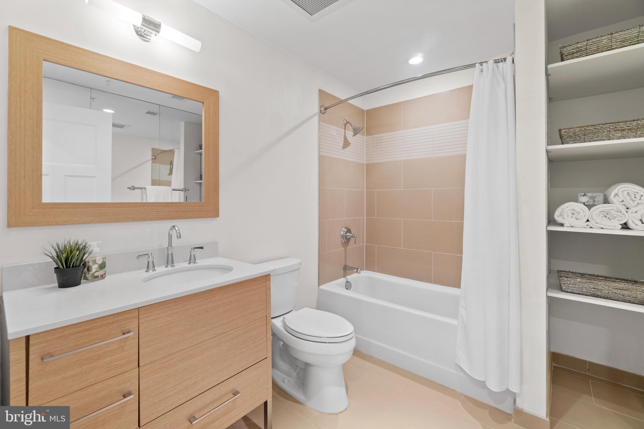 GASLIGHT SQUARE - Residential