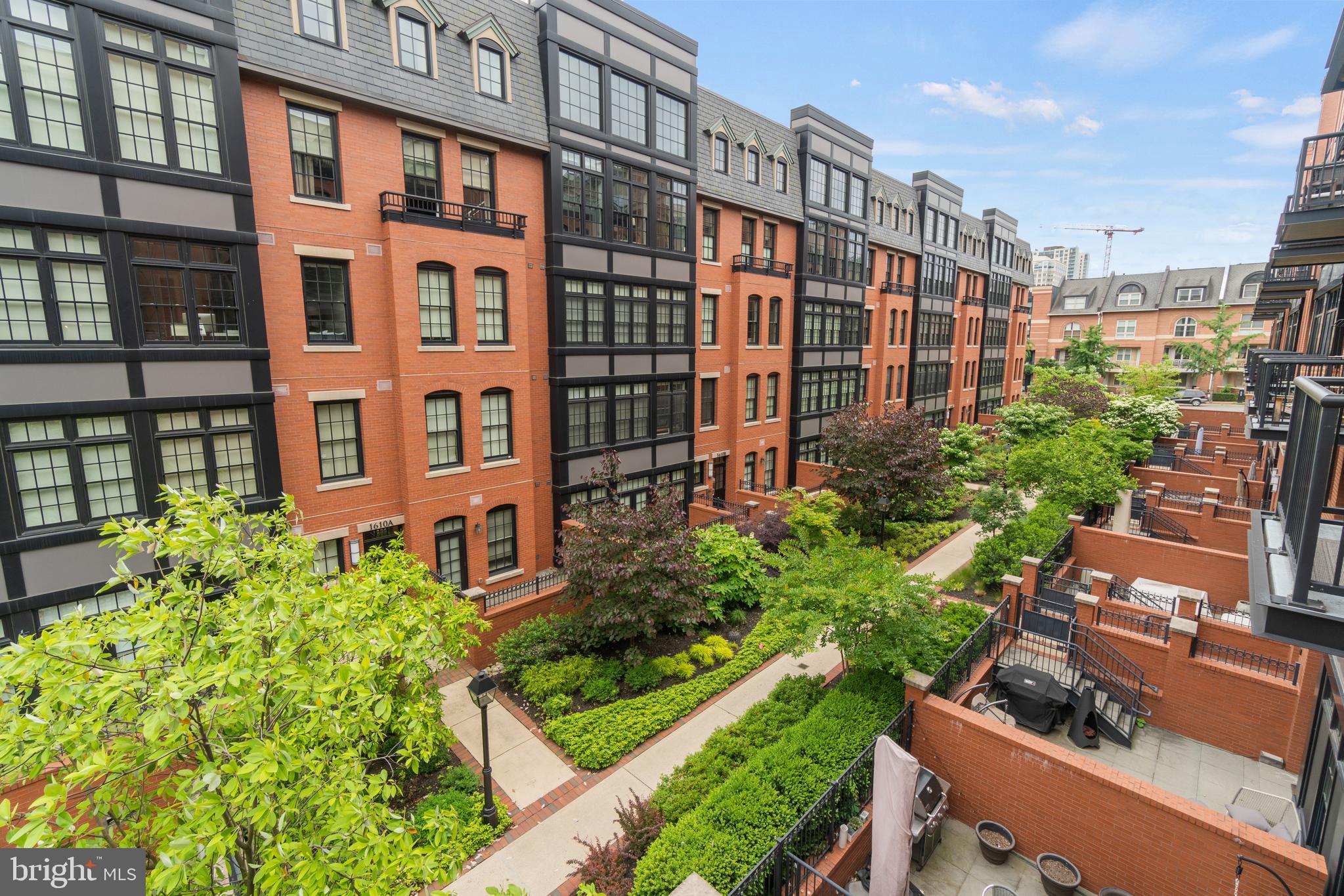 GASLIGHT SQUARE - Residential