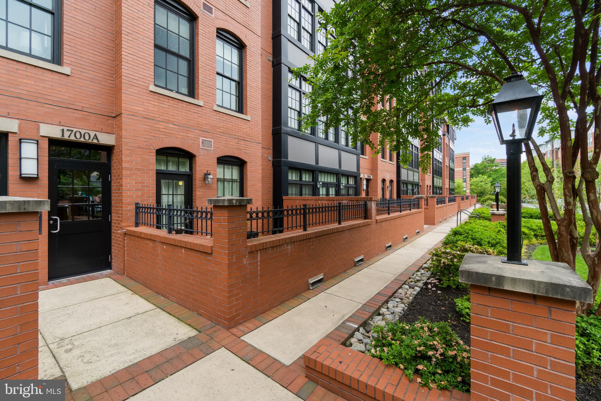 GASLIGHT SQUARE - Residential