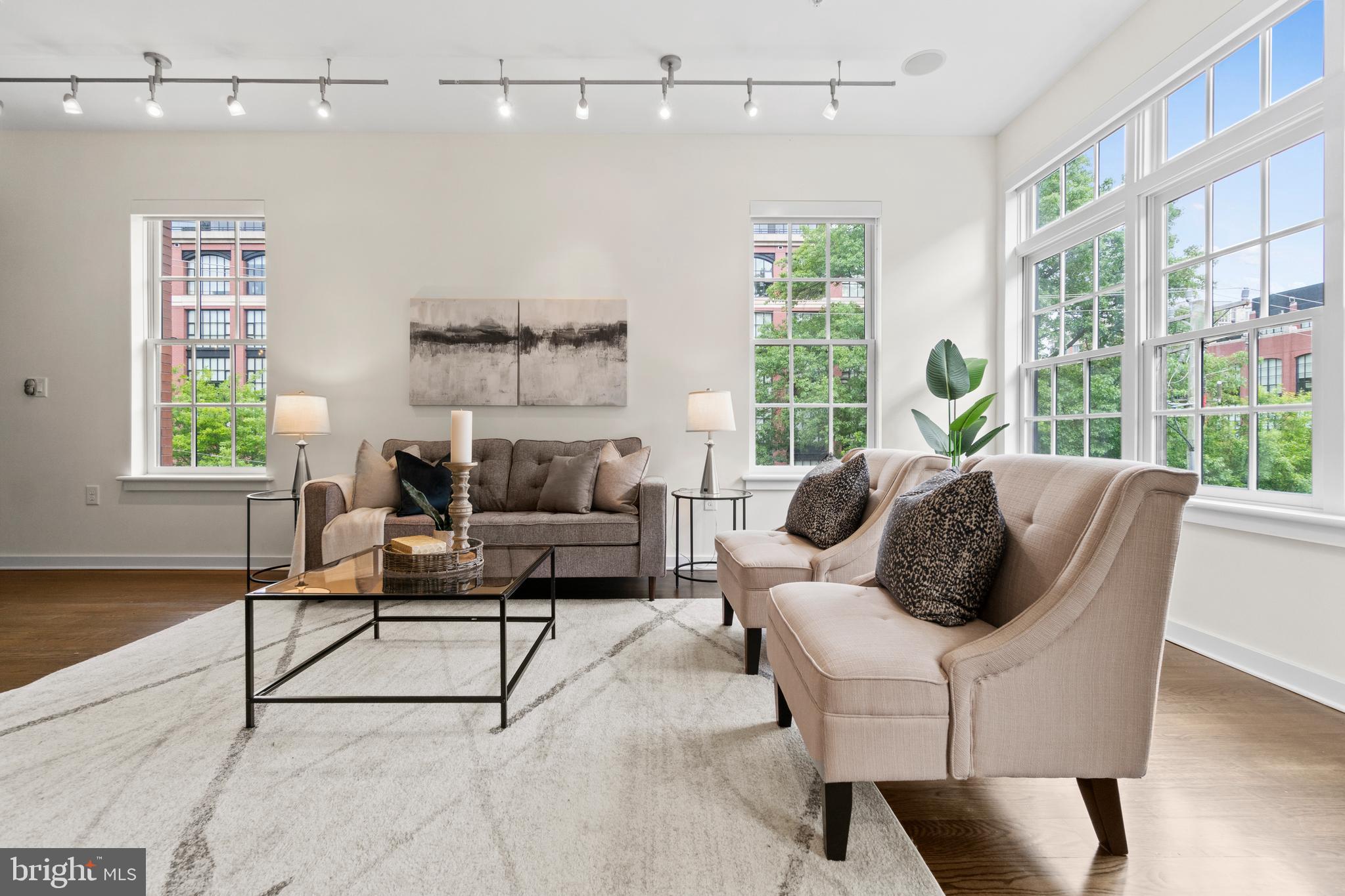 GASLIGHT SQUARE - Residential