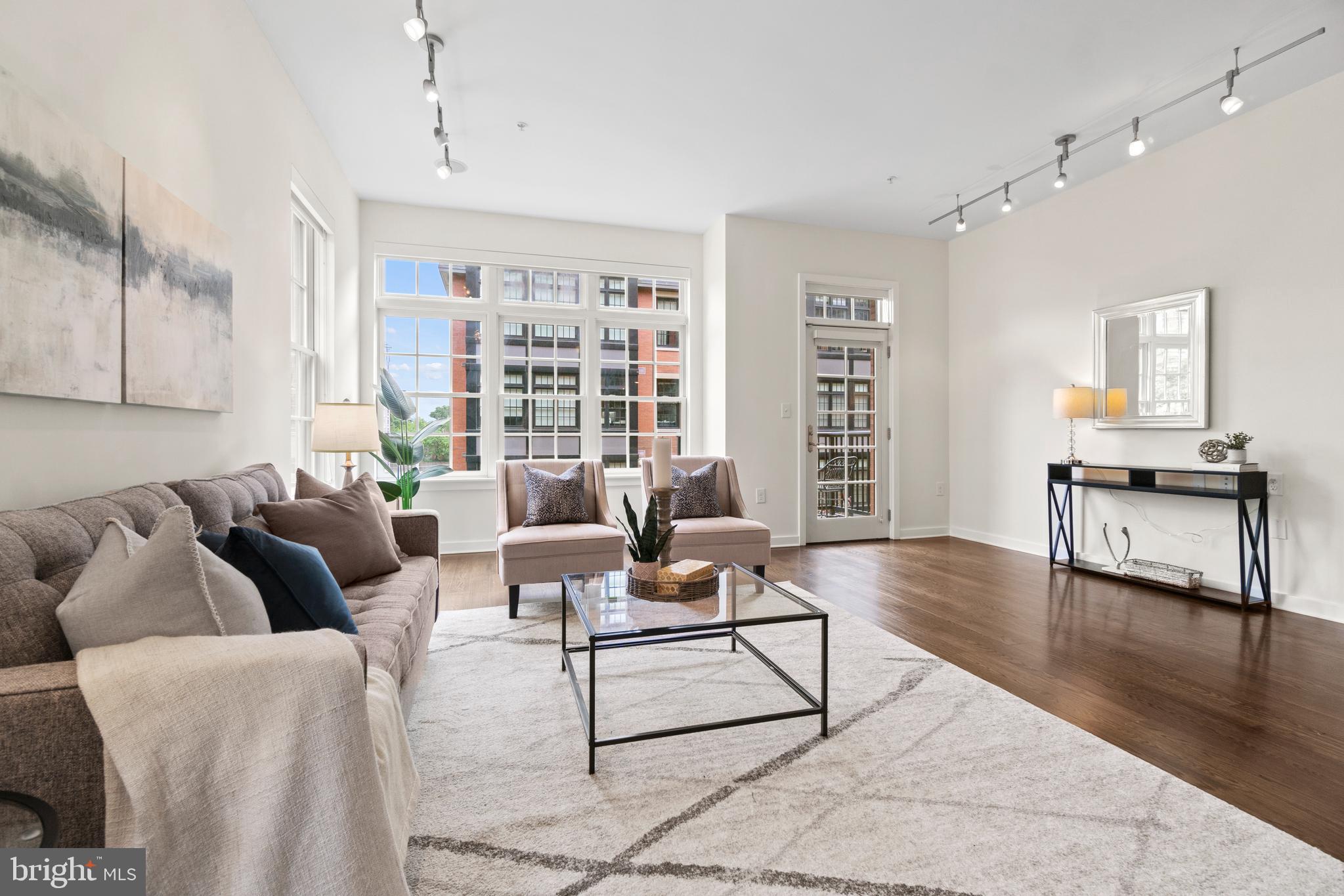 GASLIGHT SQUARE - Residential