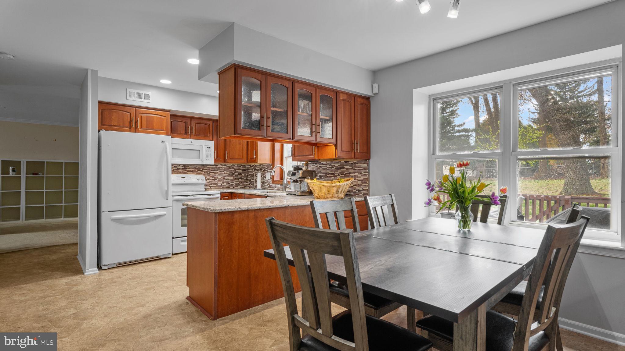 WOODLYN CROSSING - Residential